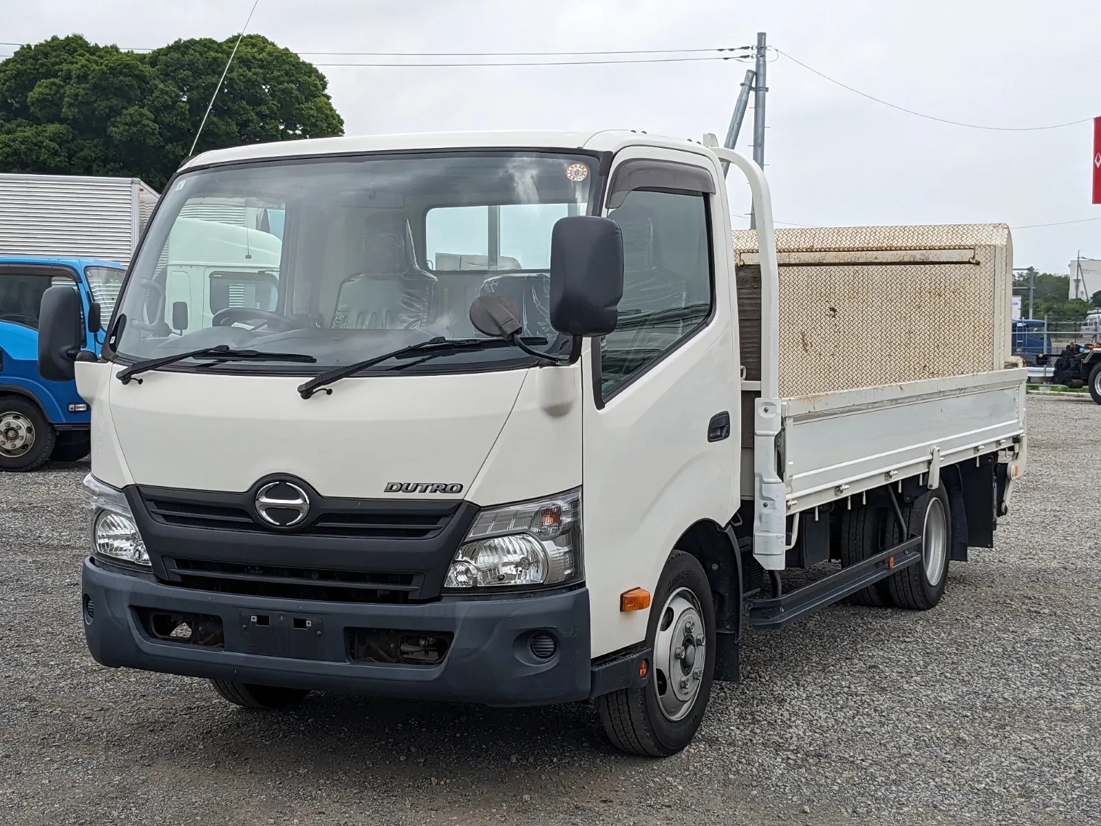 vehicle_image_20260701095446TuW7xBcVGi.webp
