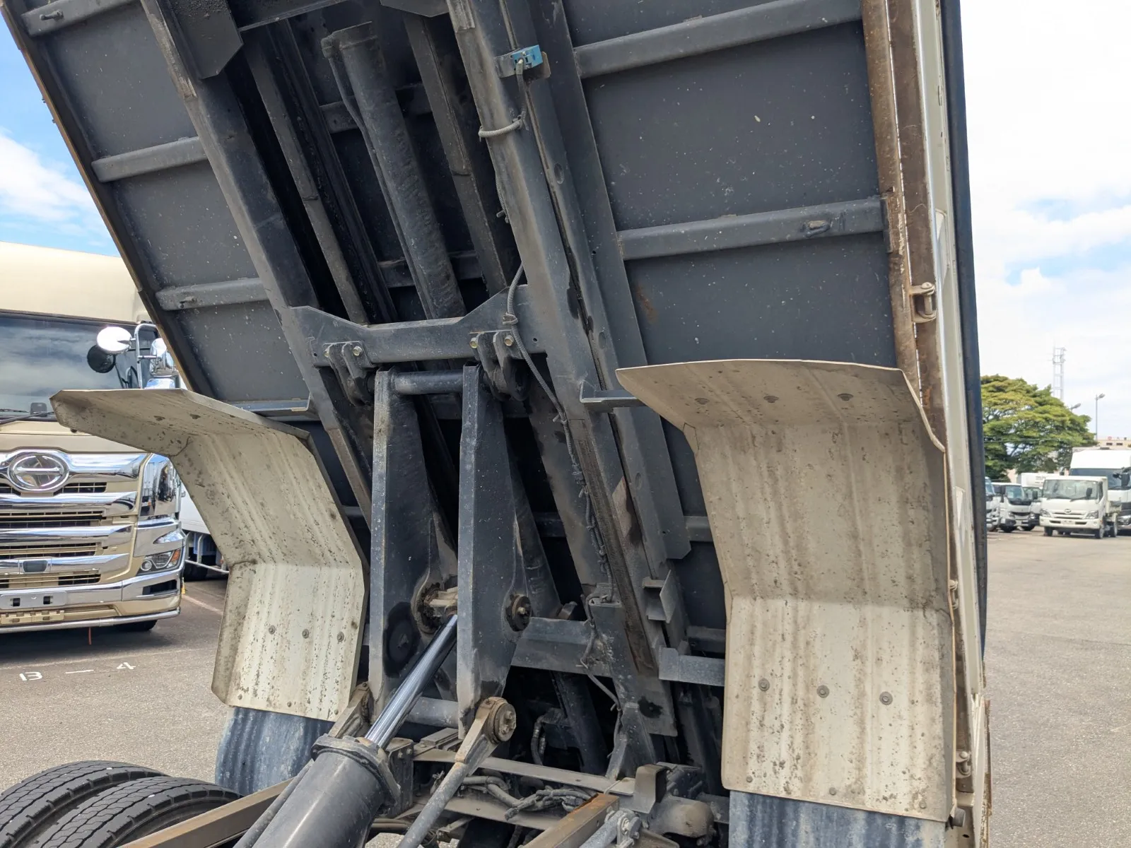 vehicle_image_20260619133749QTlfzORaBC.webp