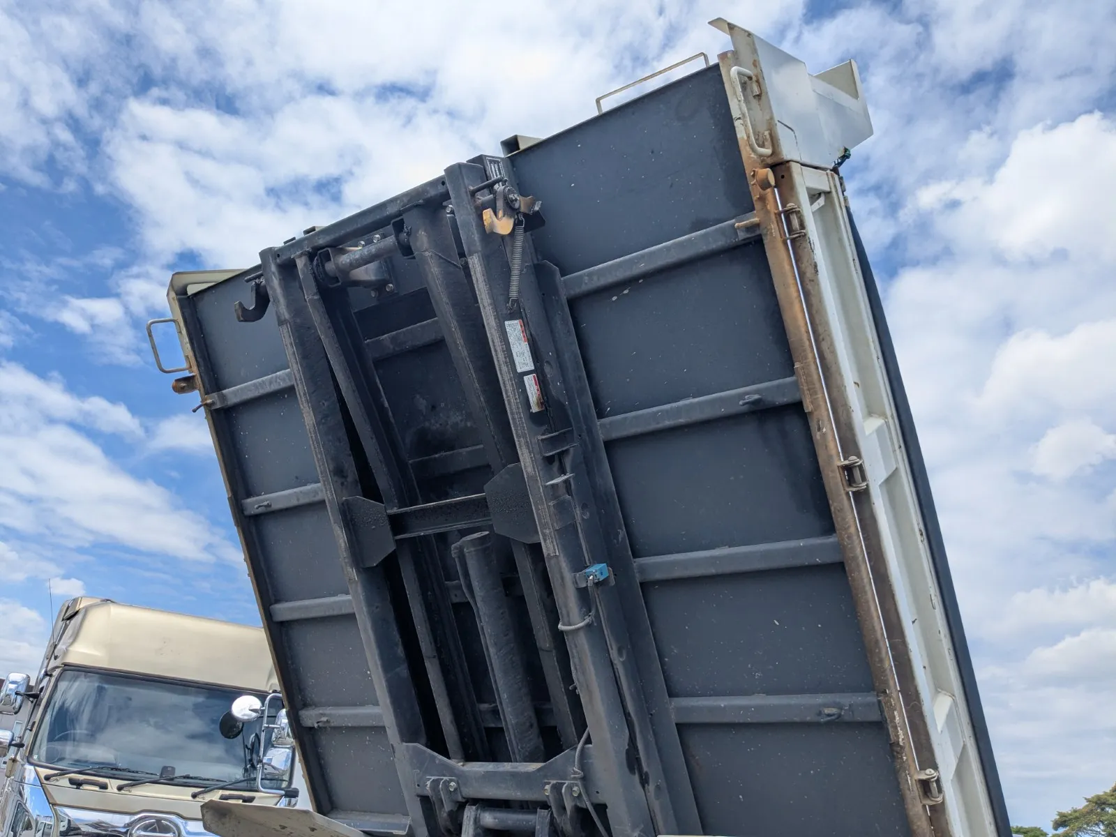 vehicle_image_20260619133749gya9RIGzhW.webp