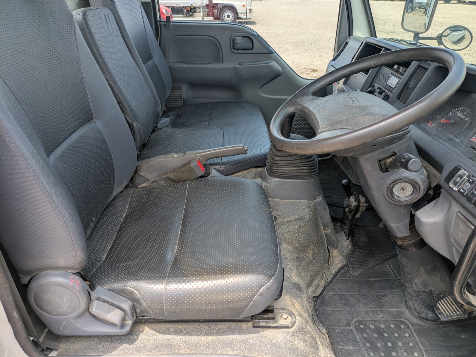 vehicle_image_20260612115323bpYuqdswEK.jpg