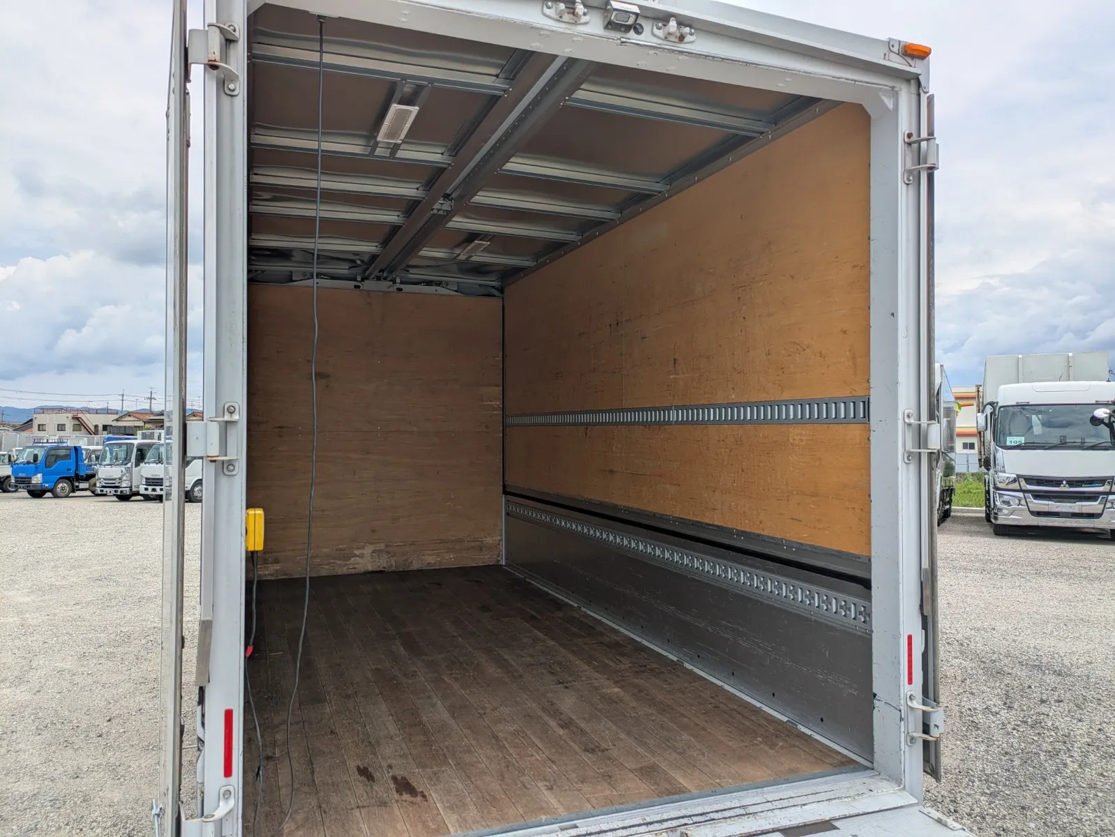 vehicle_image_20260616154602dwnlTZi72p.webp