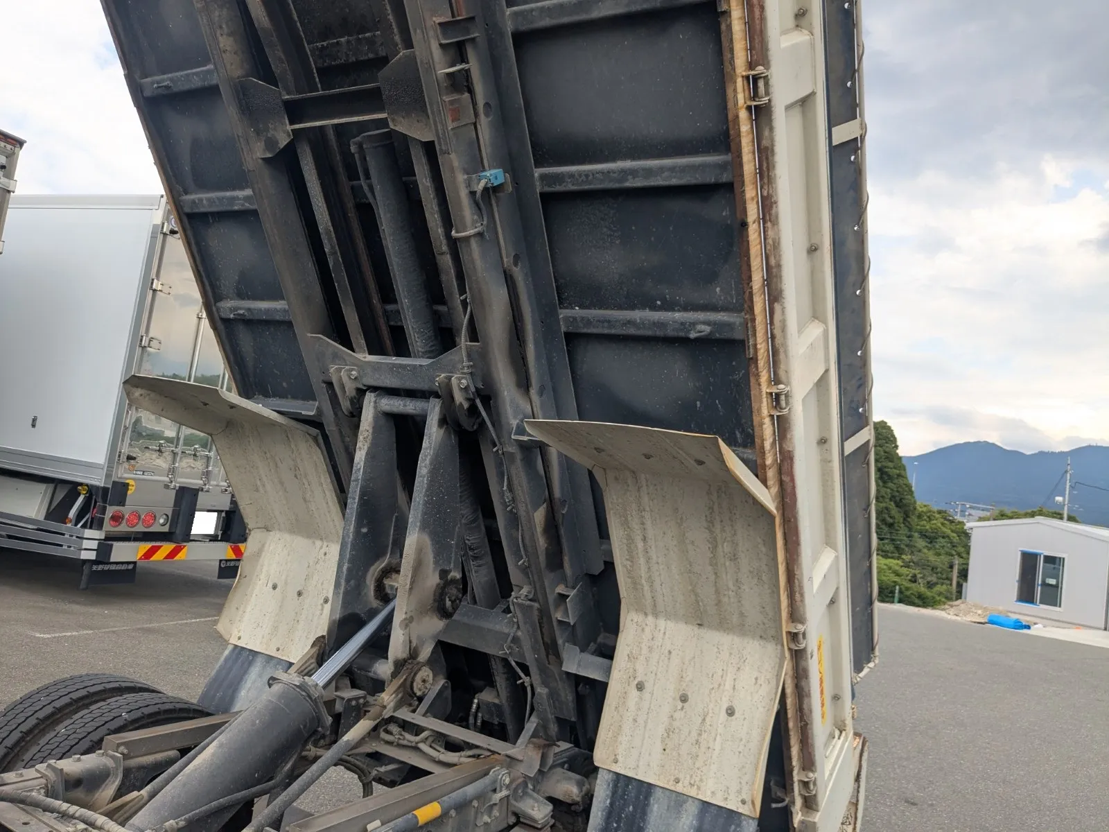 vehicle_image_20260619135347tlU02w8bh2.webp