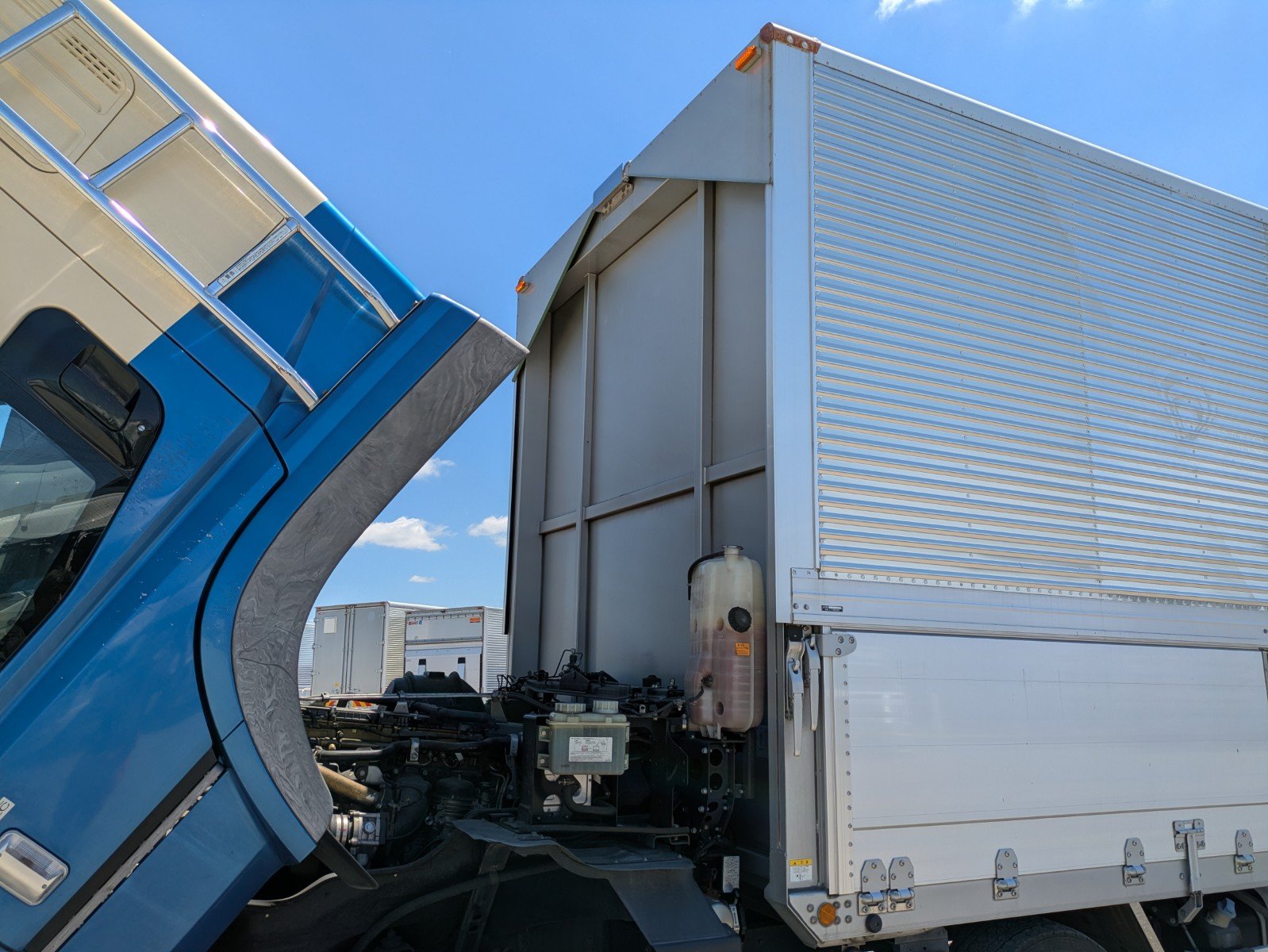 vehicle_image_202606121056445oeT7DXpTS.jpg