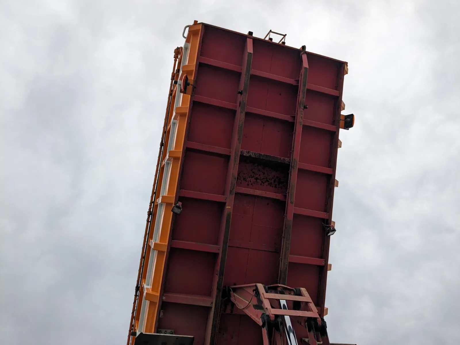 vehicle_image_20260629112444BuFKulWUXy.webp