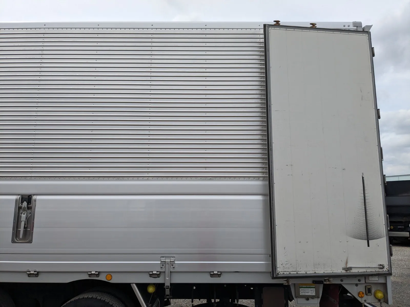 vehicle_image_202606291106569yuwZjfyk0.webp