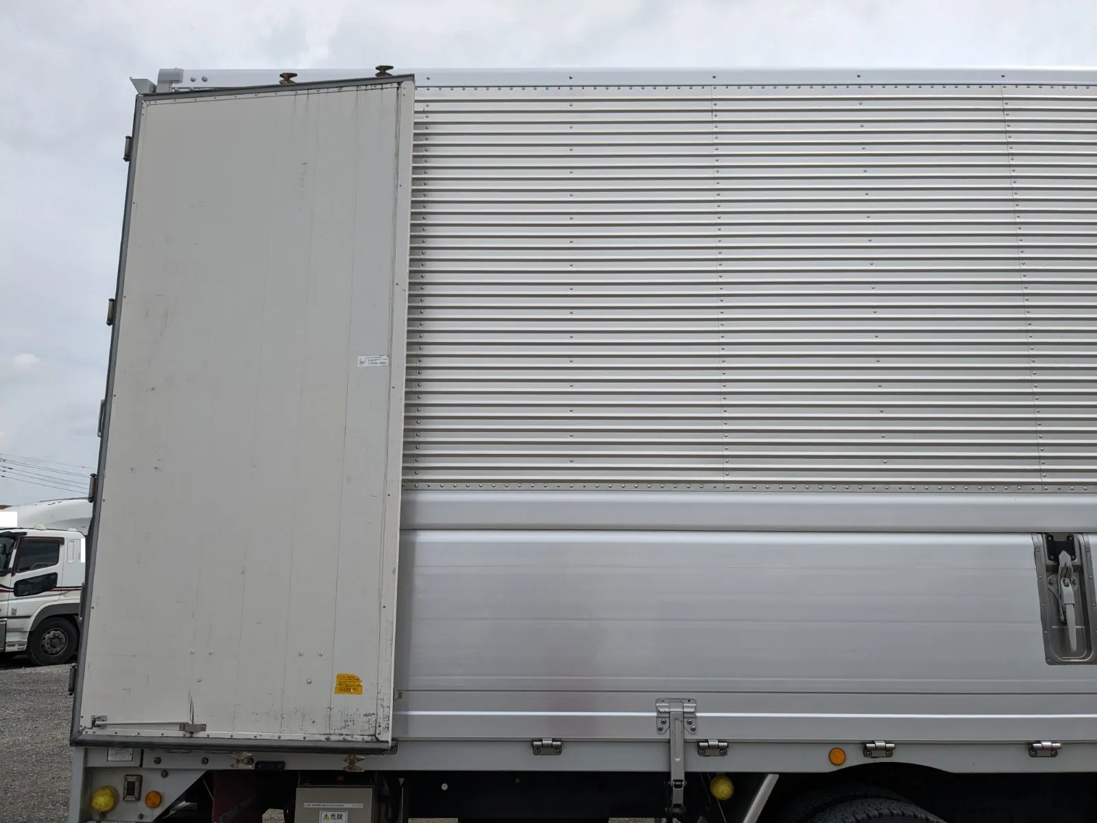 vehicle_image_20260629110659KwZuUXAw5D.webp
