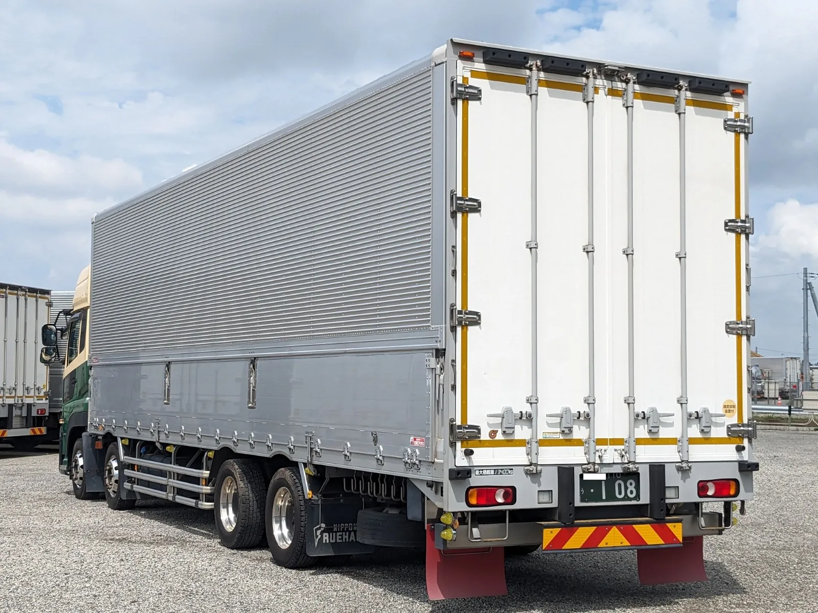 vehicle_image_202606301319084PAIfEQ62t.webp
