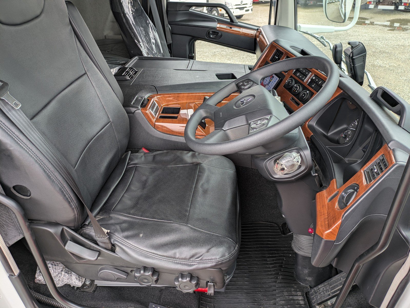 vehicle_image_20260612103742jb3fSIW29I.jpg