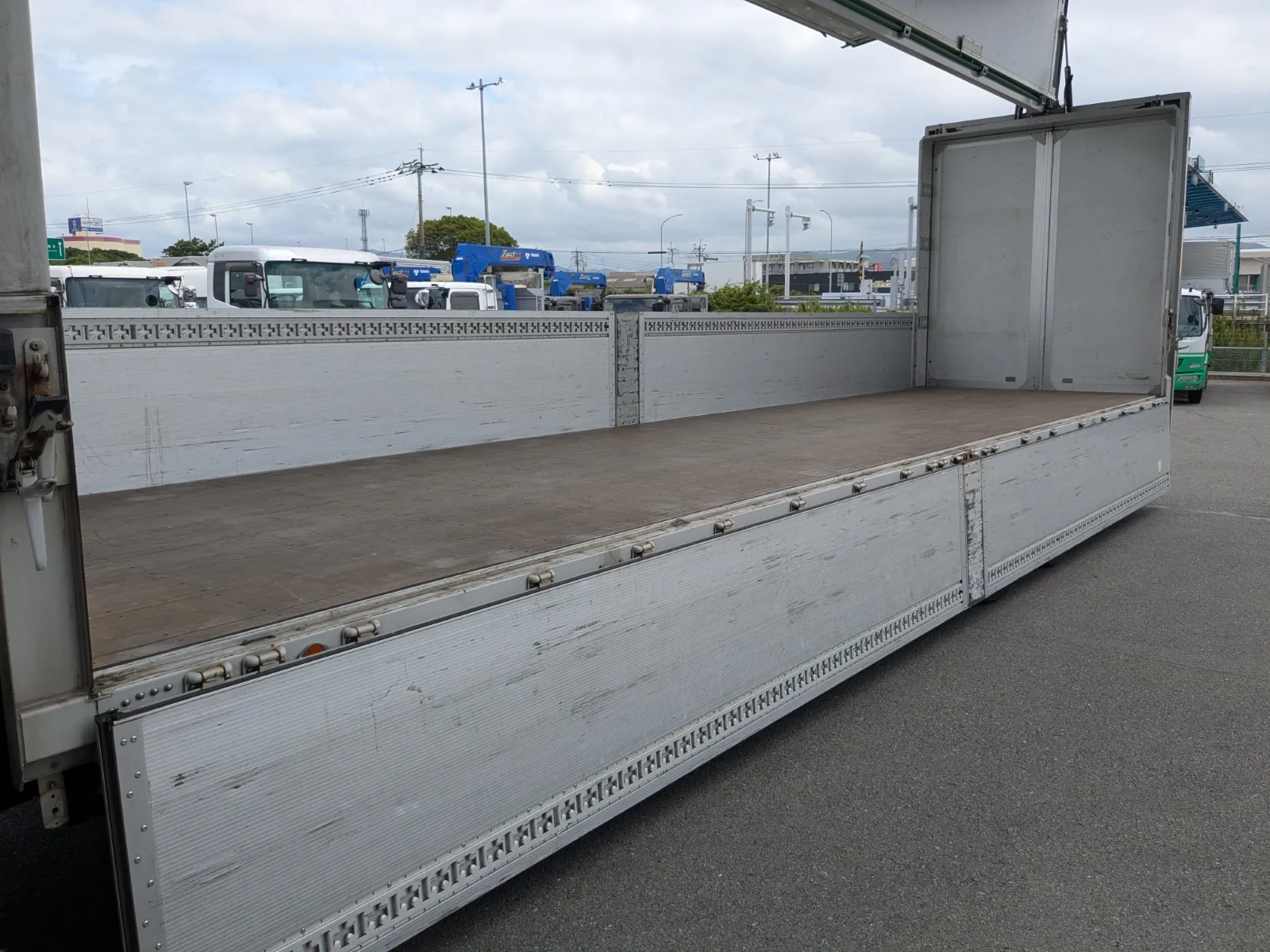 vehicle_image_20260716102557IKfgkrO4Yn.webp