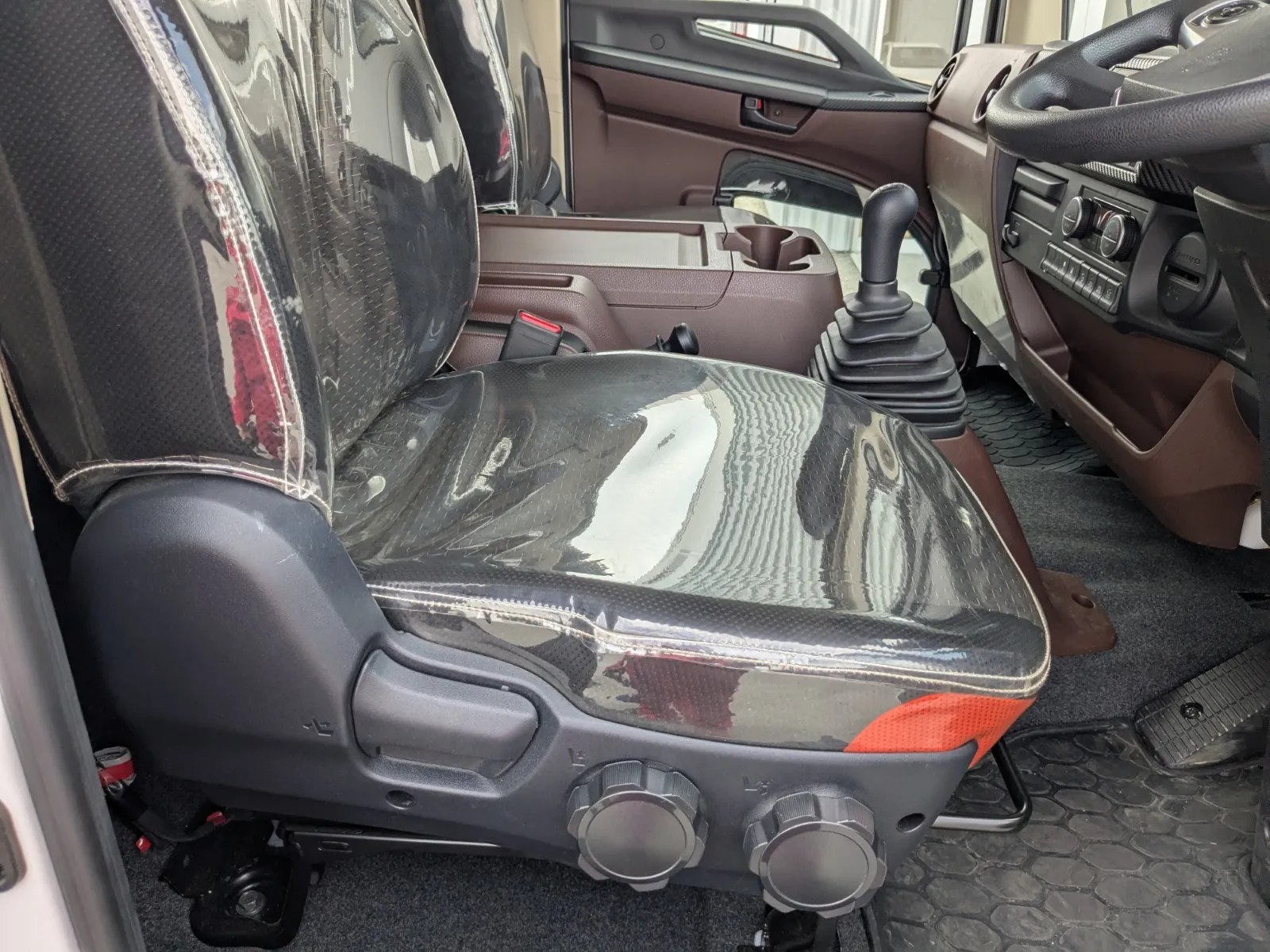 vehicle_image_202607041335384K4BeTNpSc.webp