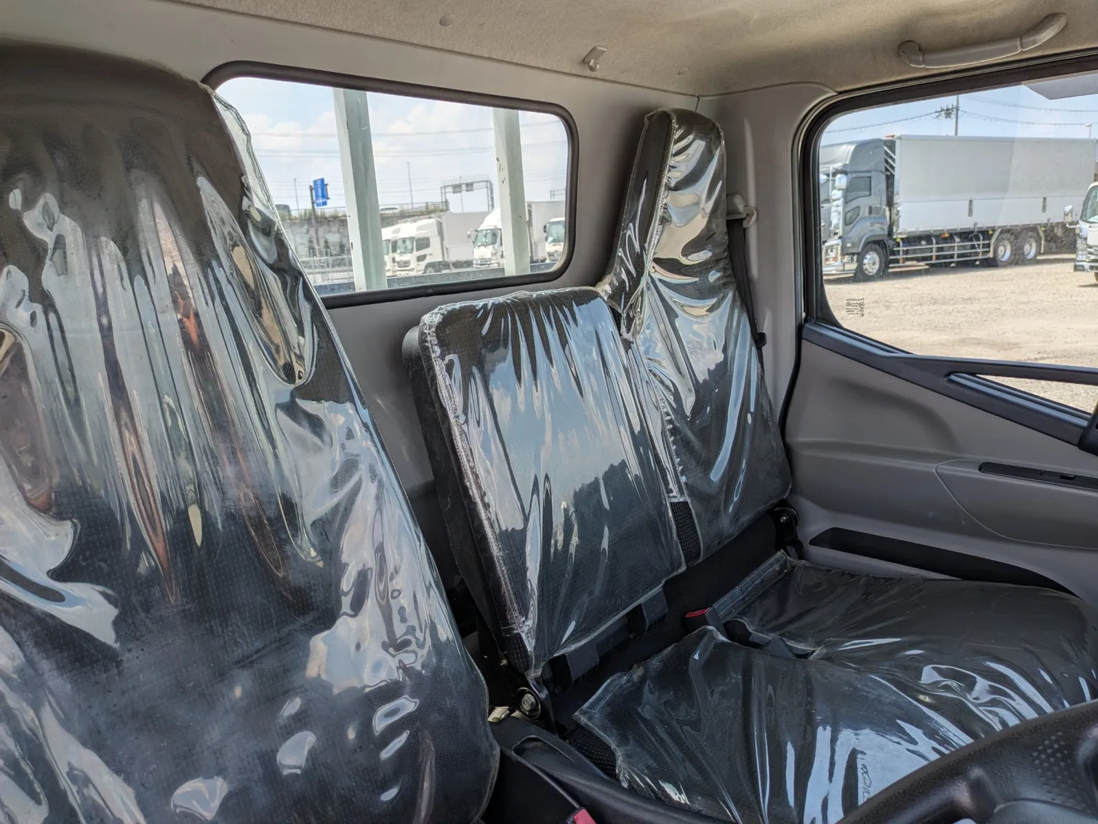 vehicle_image_20260701092733iFsxy0KYIE.webp