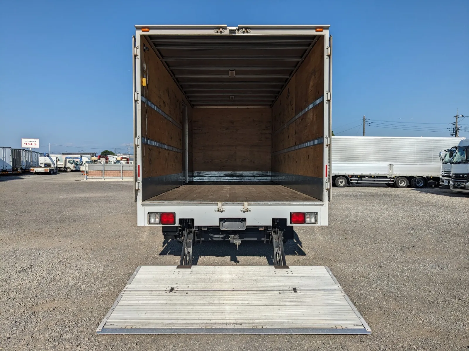 vehicle_image_20260721093357L7DL0lBl4e.webp