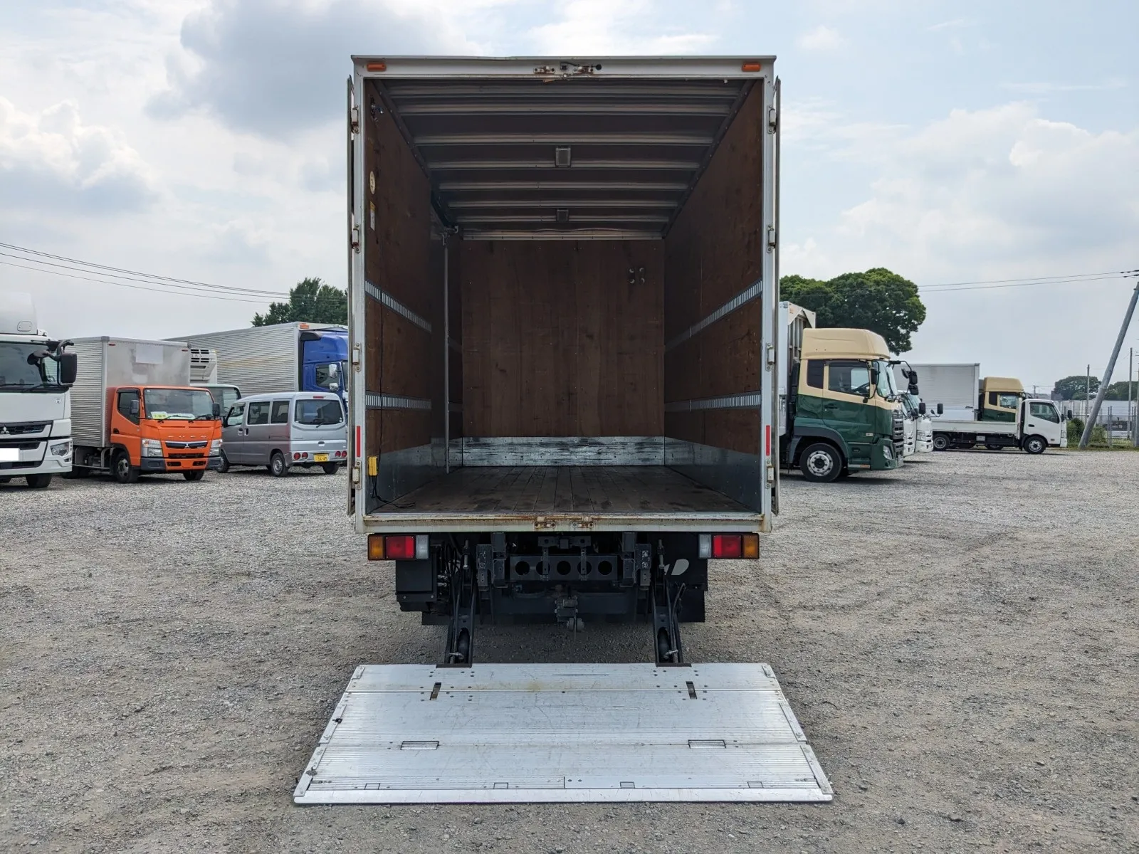 vehicle_image_20260722095209f6aJyluY96.webp