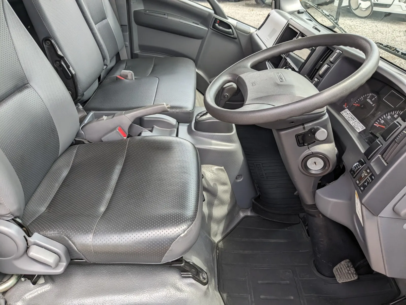 vehicle_image_202607220952195U0VrO8VPE.webp
