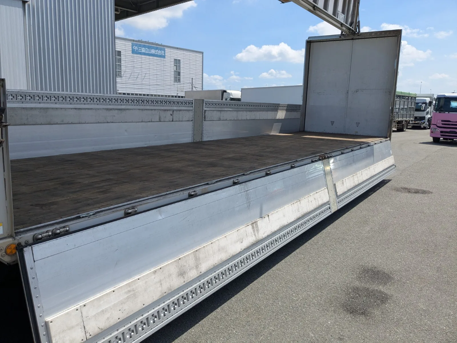 vehicle_image_20260724141517ExG8FBZUkj.webp