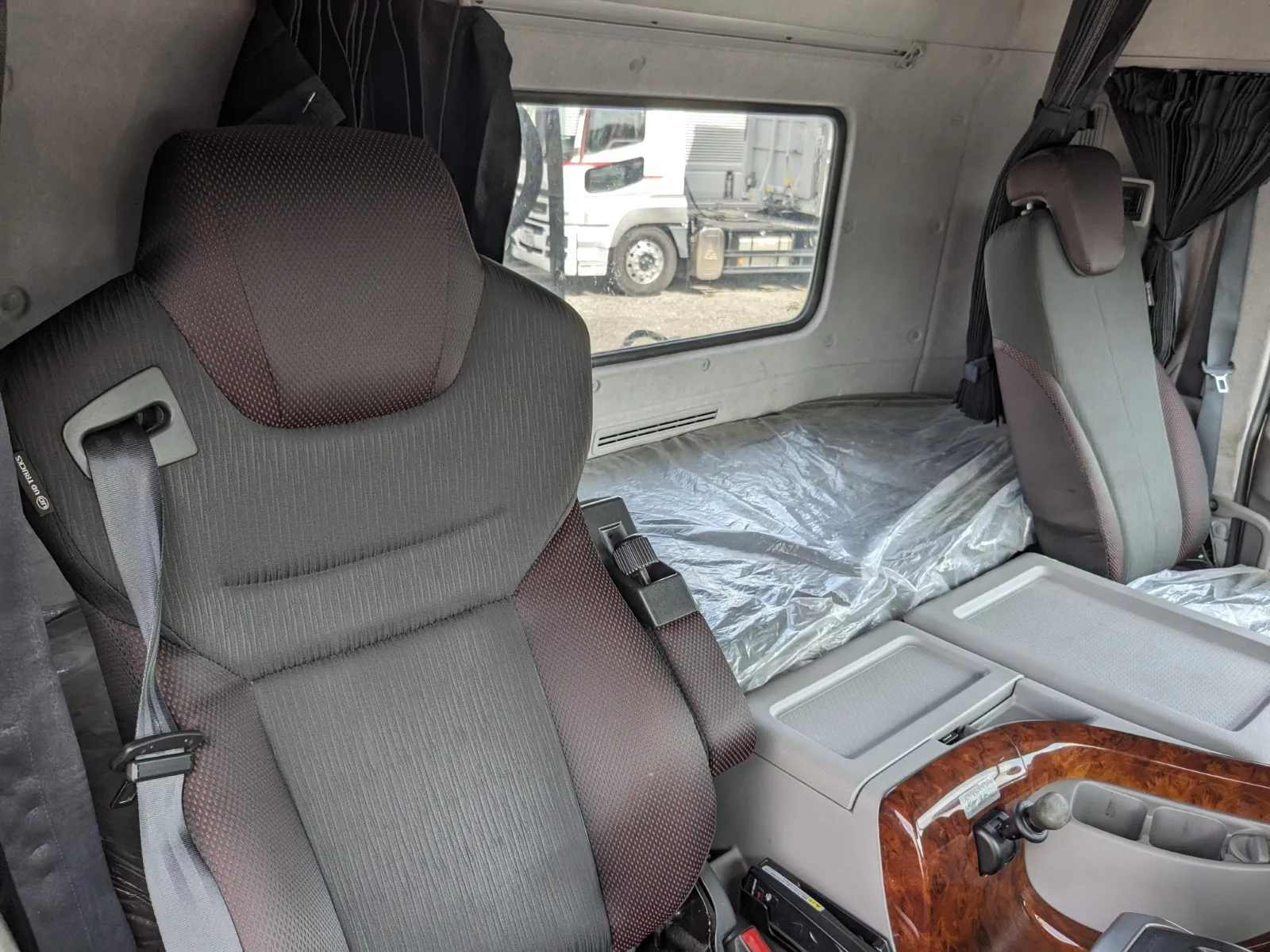 vehicle_image_20260701100408evOq4tbvbZ.webp