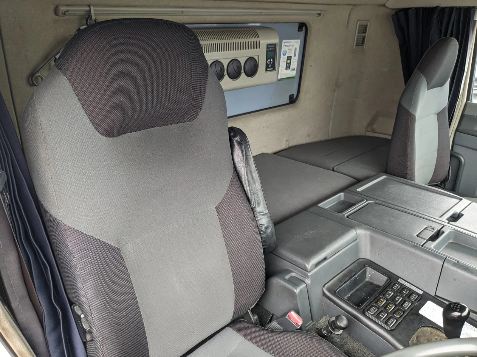 vehicle_image_202607081111067mXVtRZR51.webp