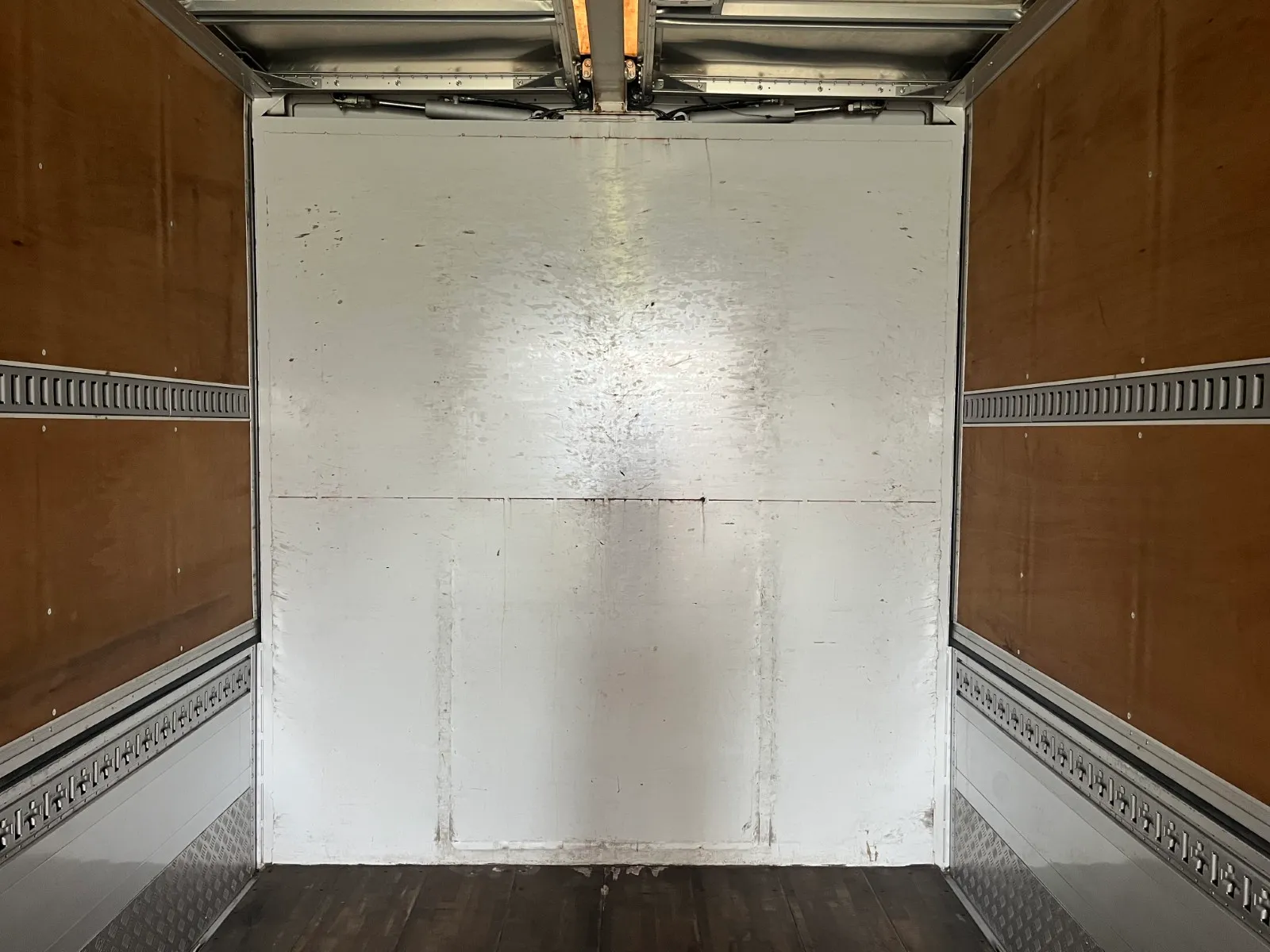 vehicle_image_20260709153110qgQbWQemJN.webp