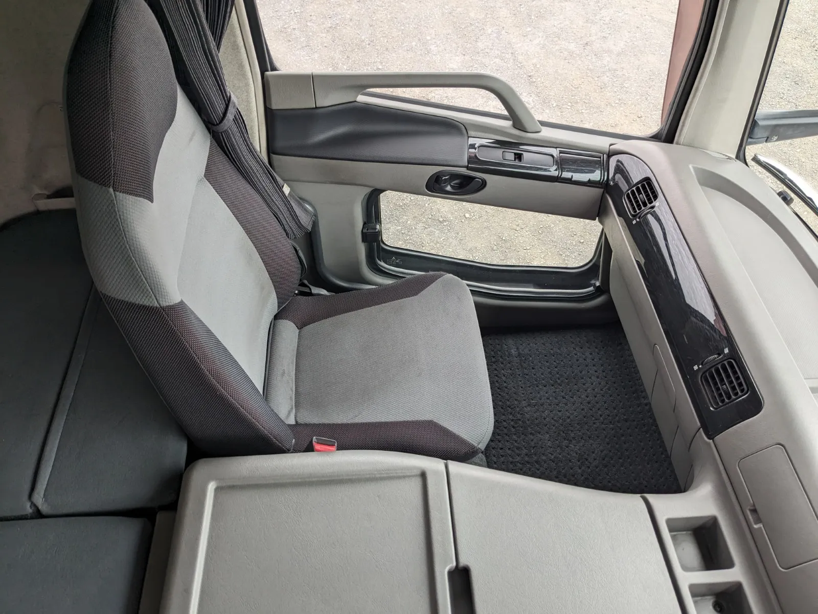 vehicle_image_20260709153121OUDpKid6L8.webp