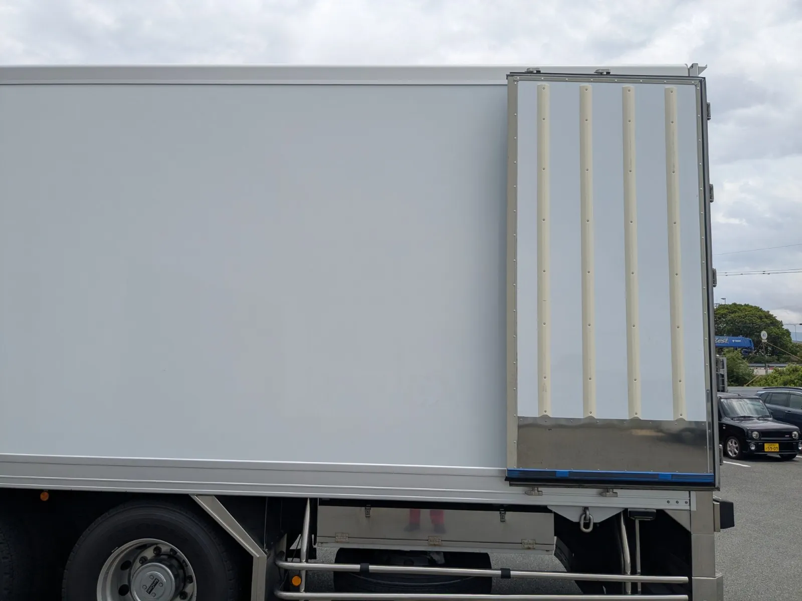 vehicle_image_20260706100141SD1Bxxkf4a.webp