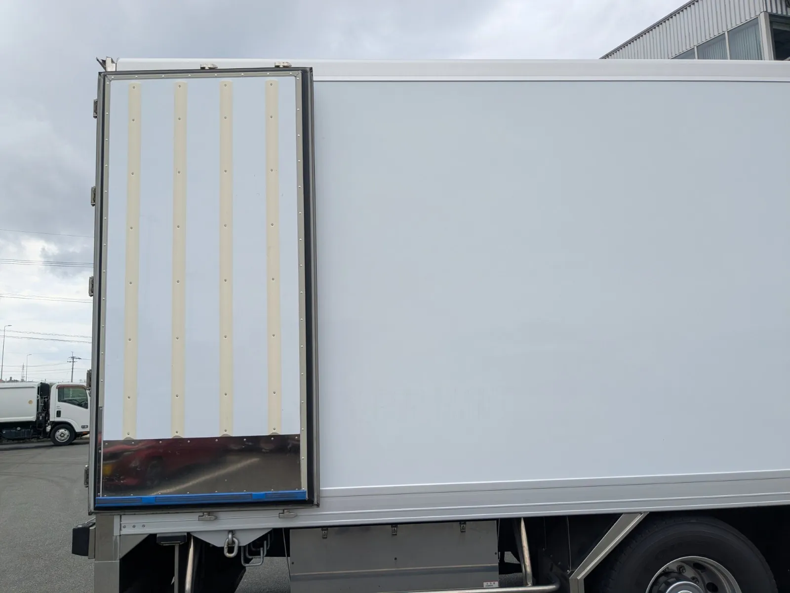 vehicle_image_20260706100144YspcEzg2bd.webp