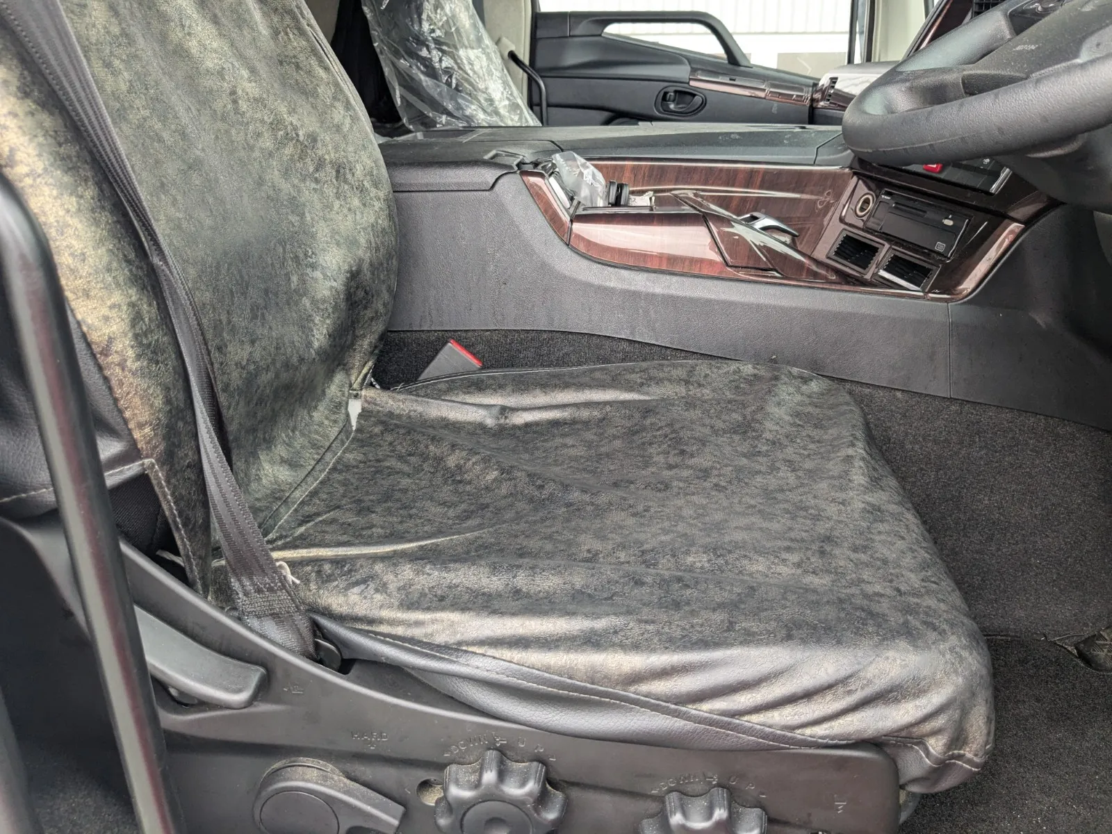 vehicle_image_20260706100156RAbZyWYE1s.webp