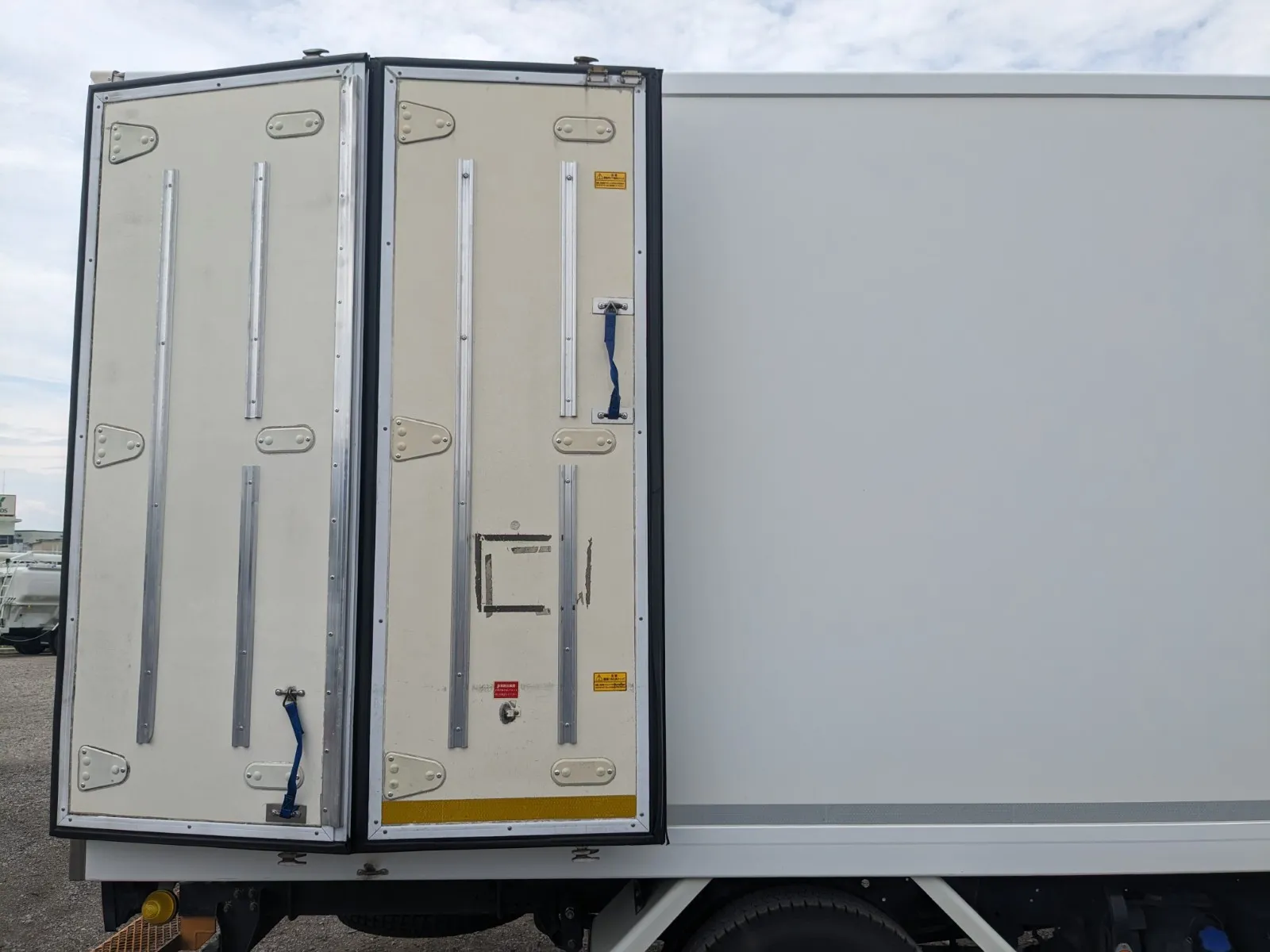 vehicle_image_20260804172931IAEldbtJX3.webp