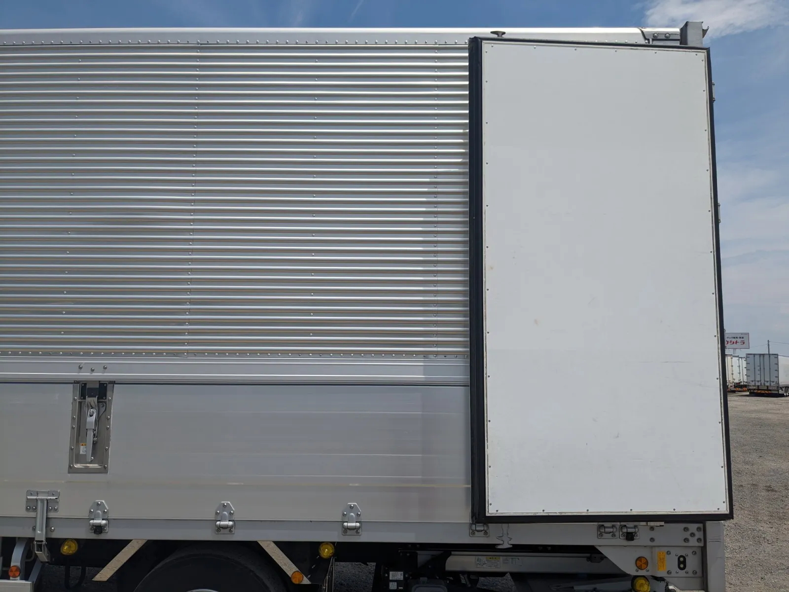vehicle_image_20260805101118yWYbdixvDP.webp