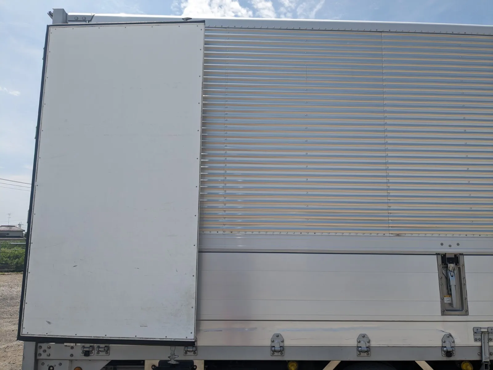 vehicle_image_20260805101121lEFMdkF3ii.webp