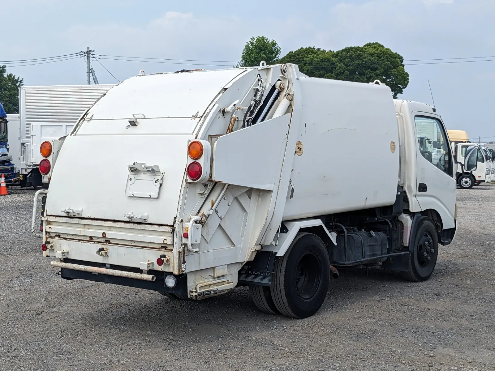 vehicle_image_20260722094257L544rTubM1.webp