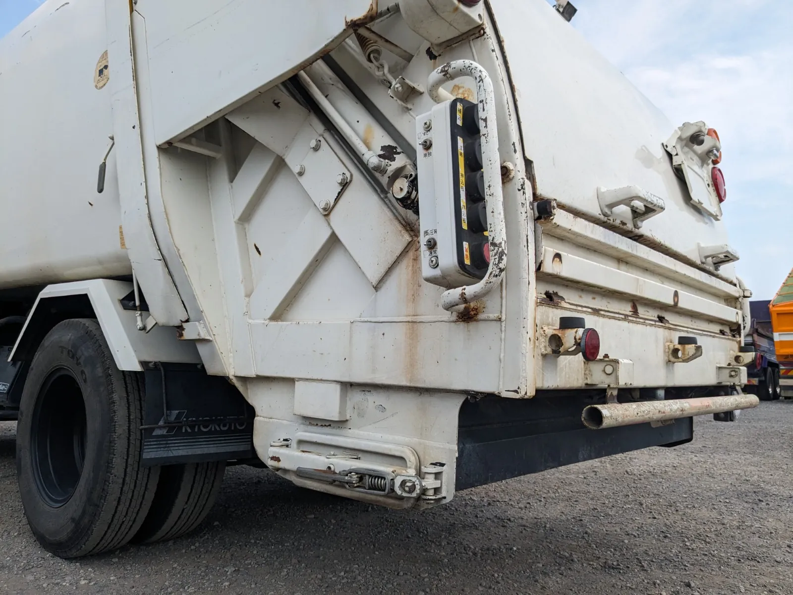 vehicle_image_20260722094258KqeXBNnsPc.webp