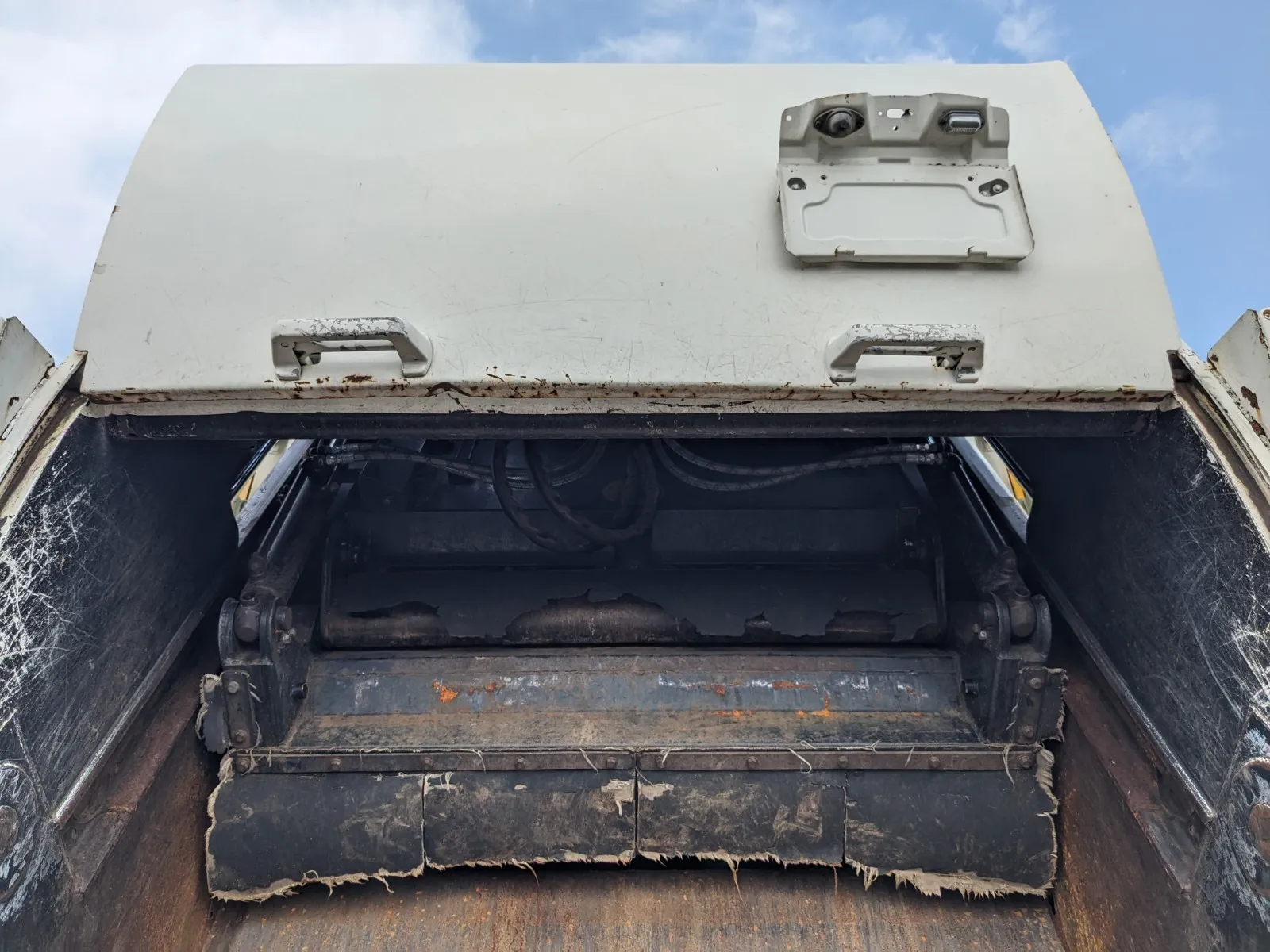 vehicle_image_20260722094300F6FQFC0JRH.webp