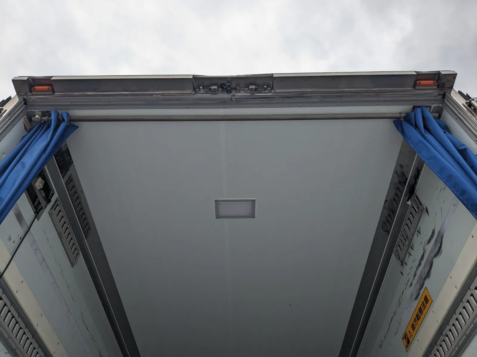 vehicle_image_20260716090049q3x6ZqUD8d.webp