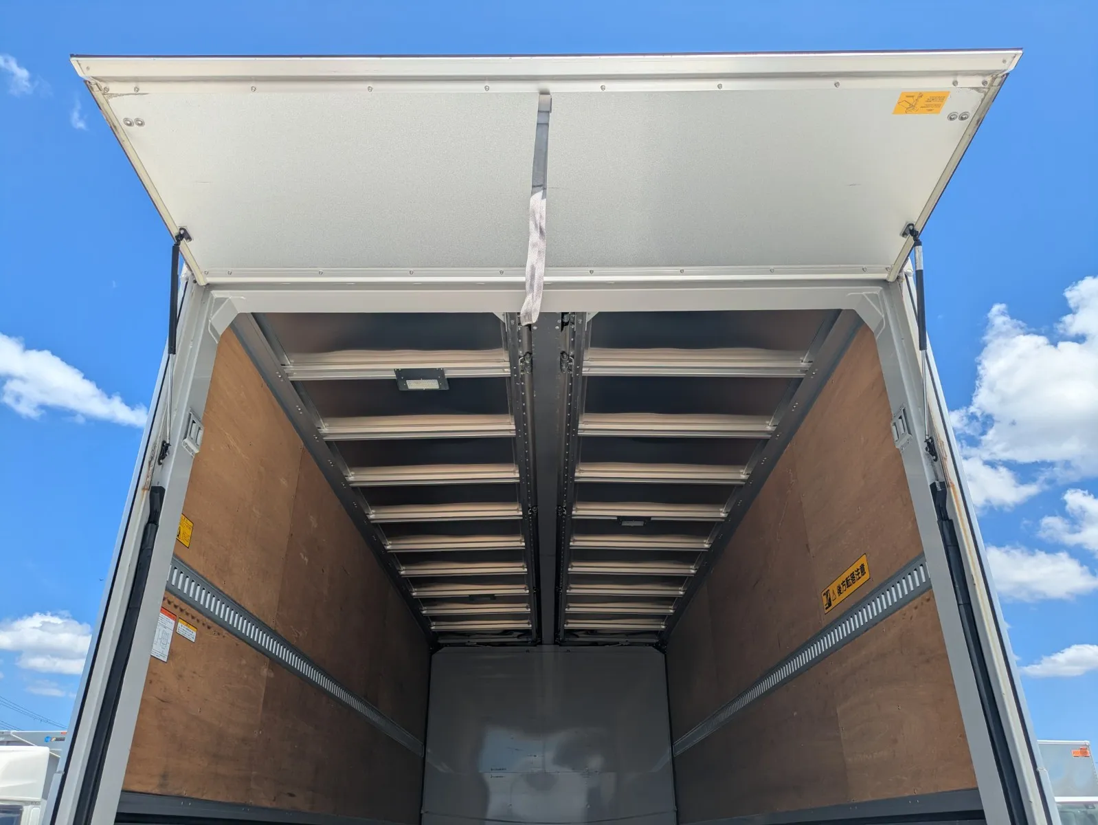 vehicle_image_20260806095042epkpDBqhiy.webp