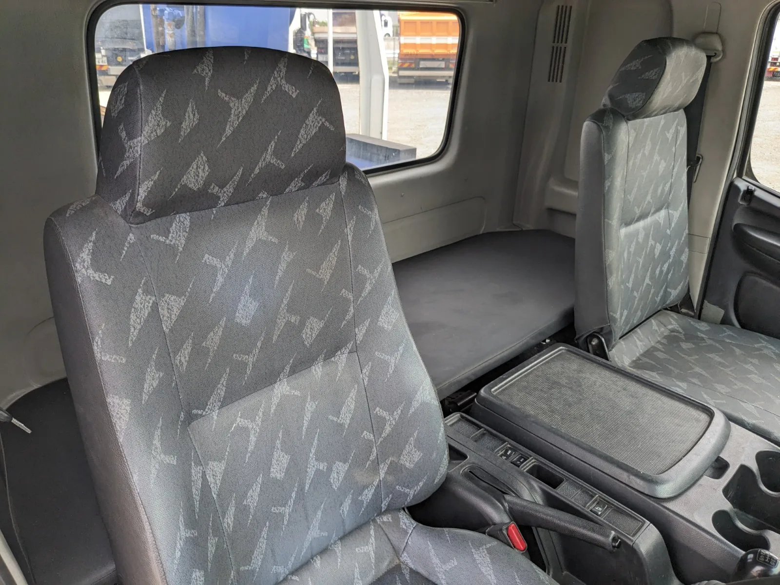 vehicle_image_20260729095754b7AxOpLqEt.webp