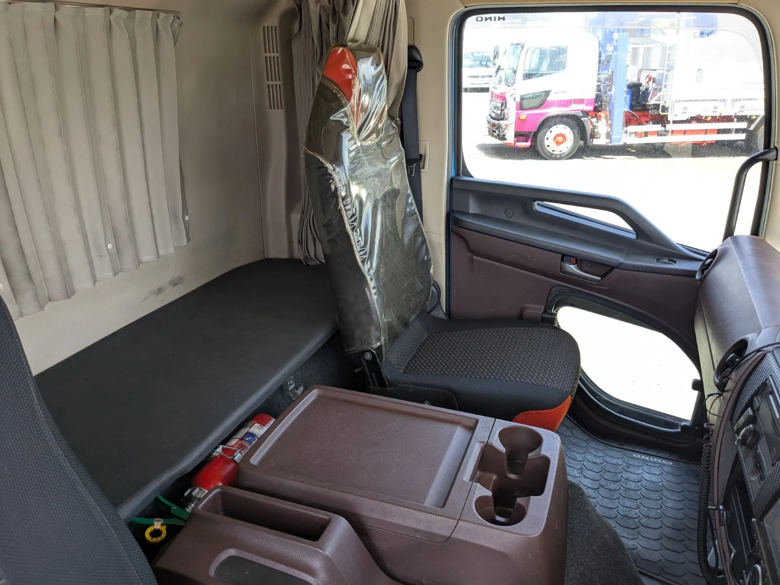 vehicle_image_20260723155302QgXCGdYpZr.webp