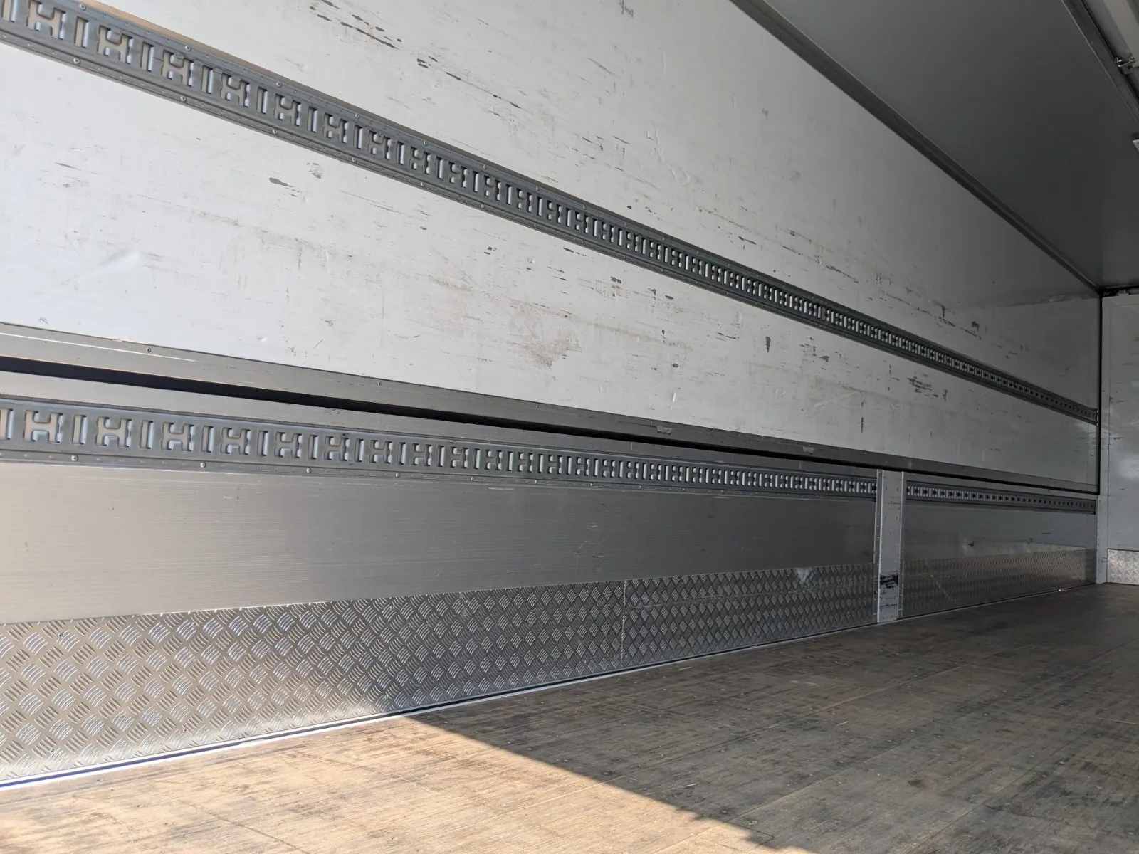 vehicle_image_202607131336566J9hSOX5St.webp