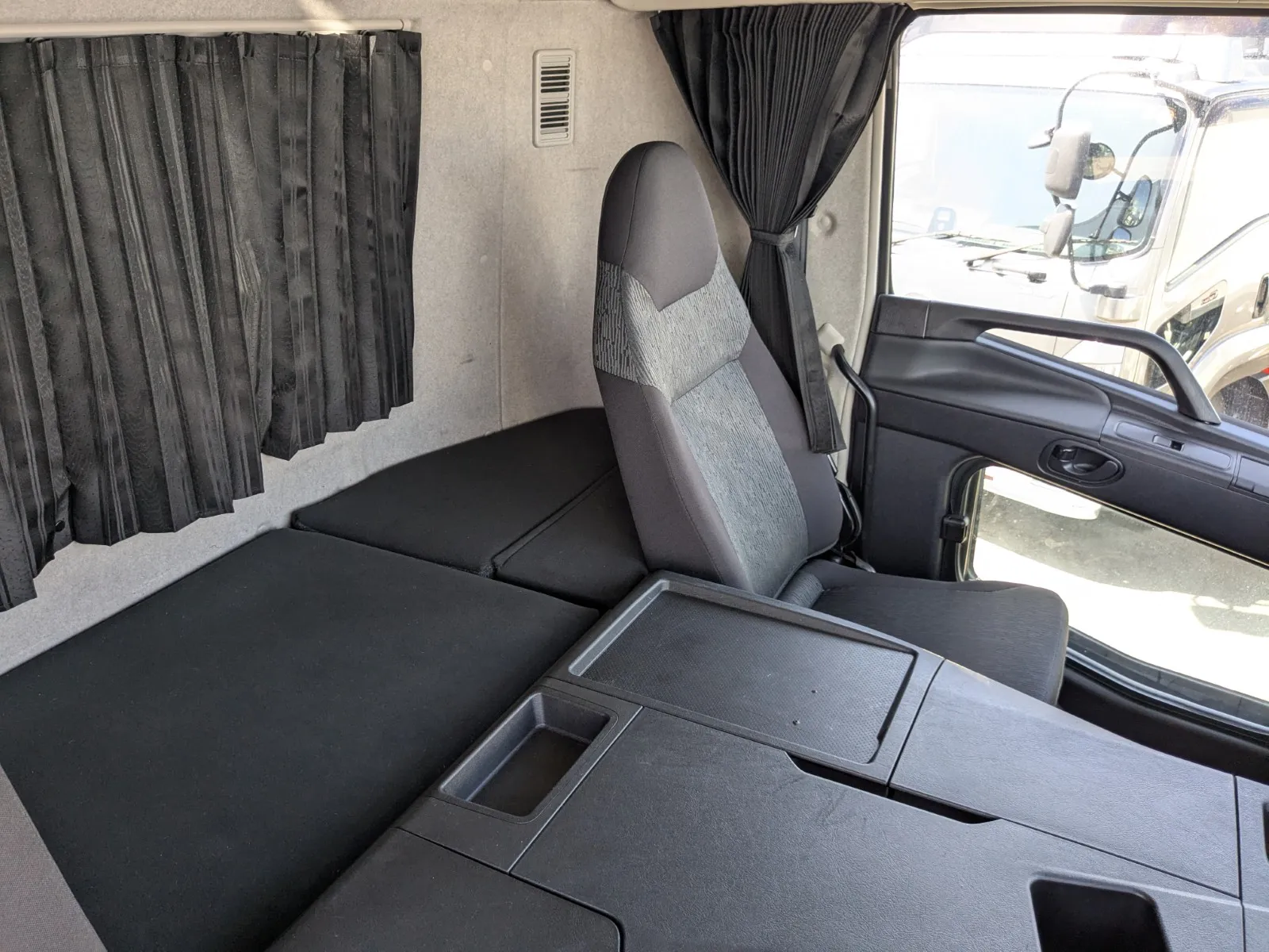 vehicle_image_202607131337037uXT5JMi1Y.webp