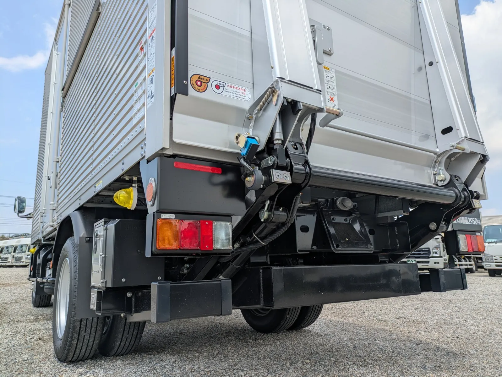 vehicle_image_20260730111824qQKdKQD61q.webp