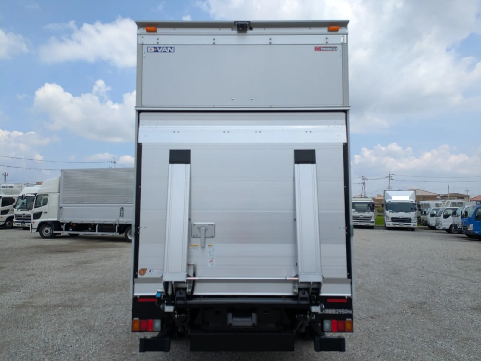 vehicle_image_20260730111825TOaLvOe8oY.webp
