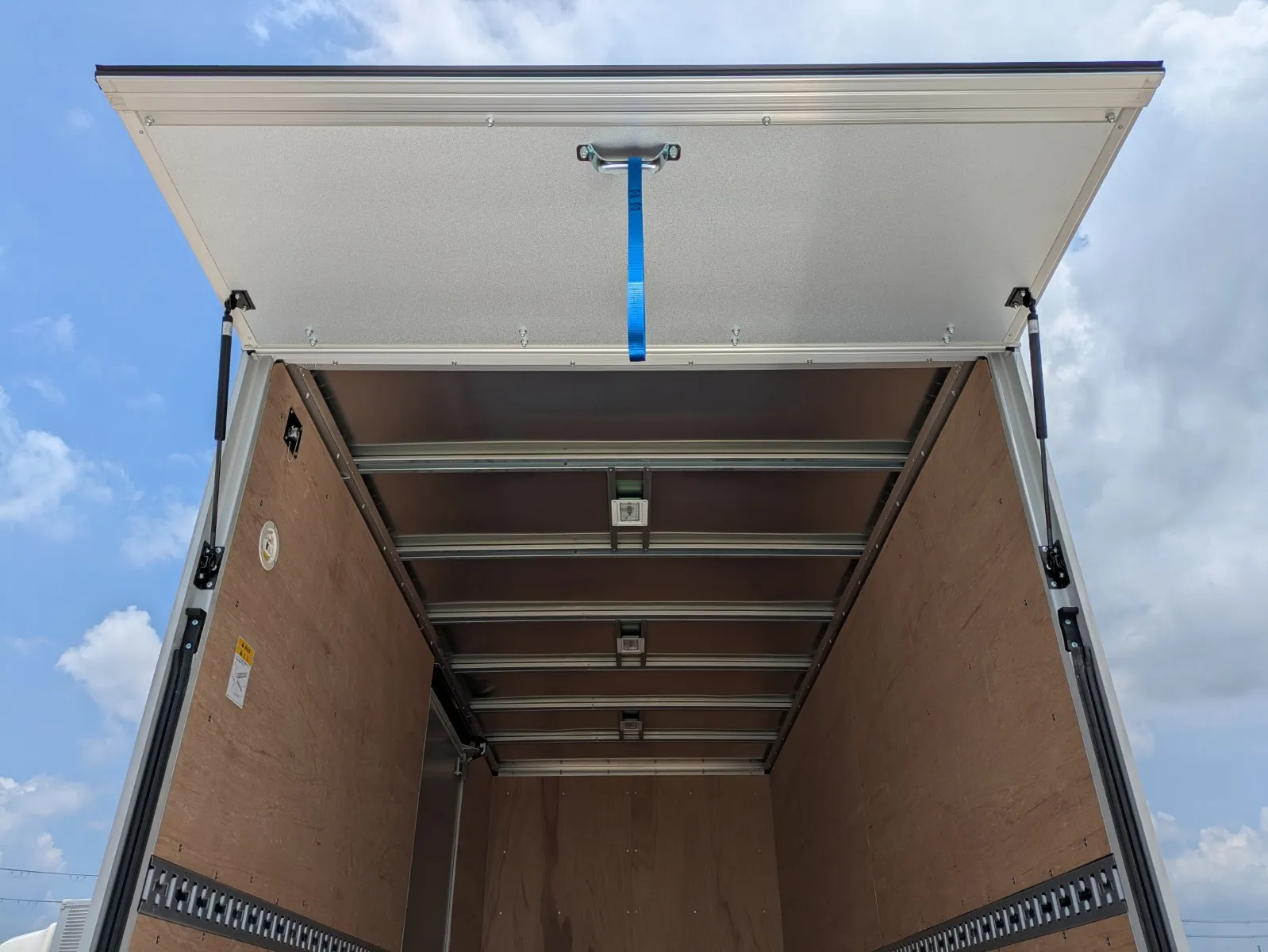 vehicle_image_20260730111826KbnCovE5wX.webp