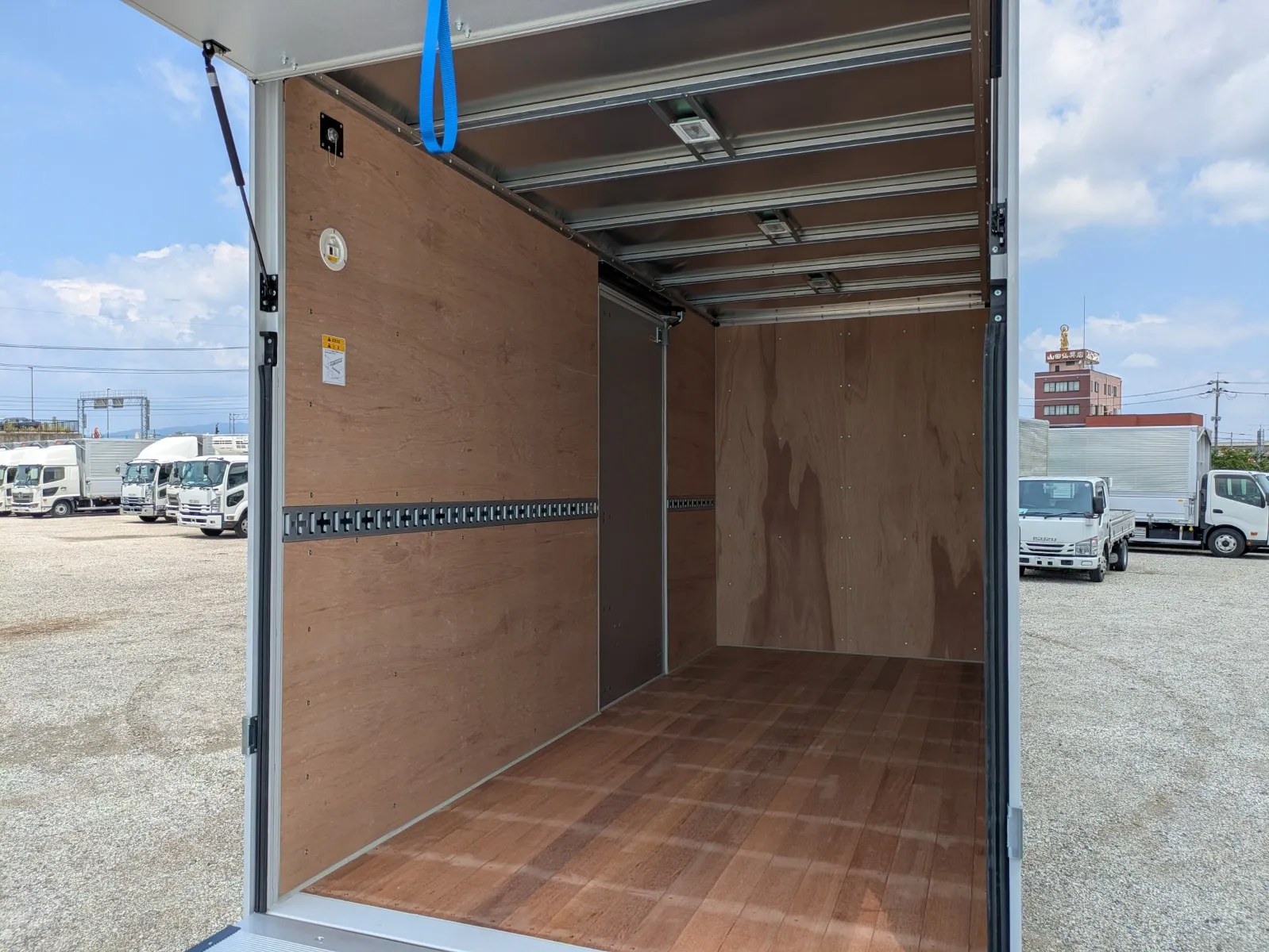 vehicle_image_20260730111828NVLdggZWLu.webp