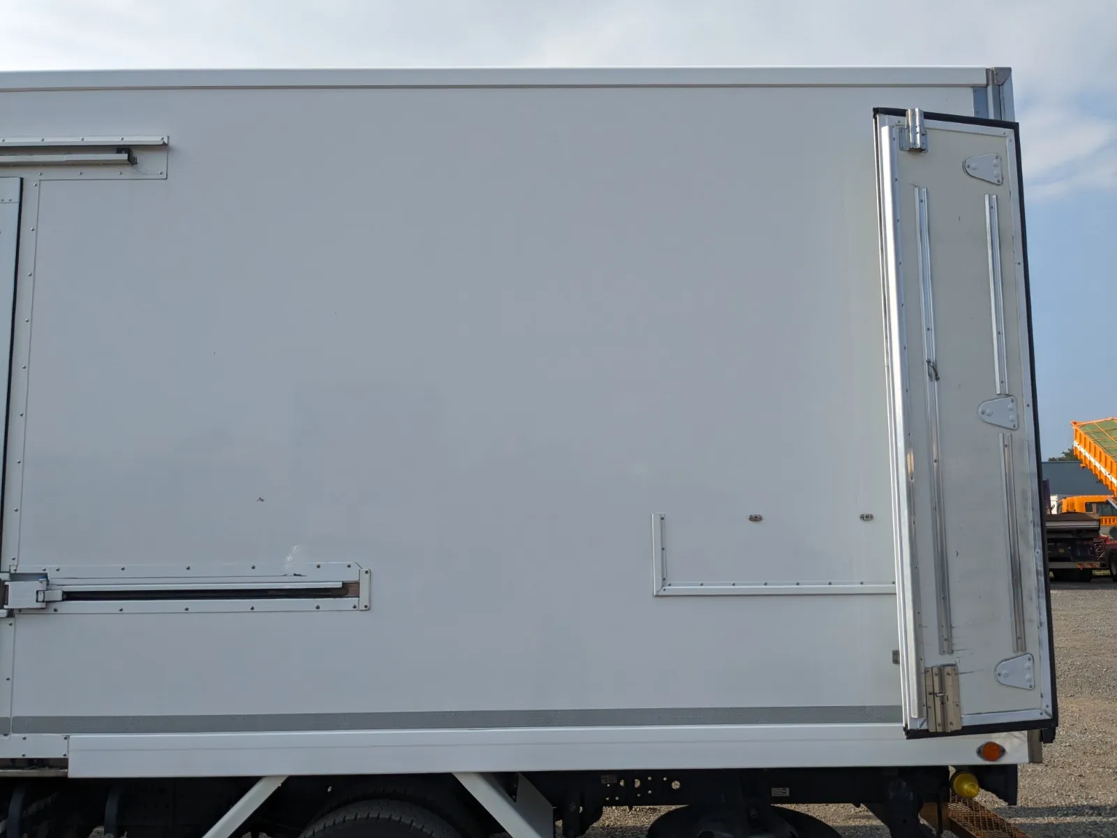 vehicle_image_20260724111915MuJjEYDzAk.webp