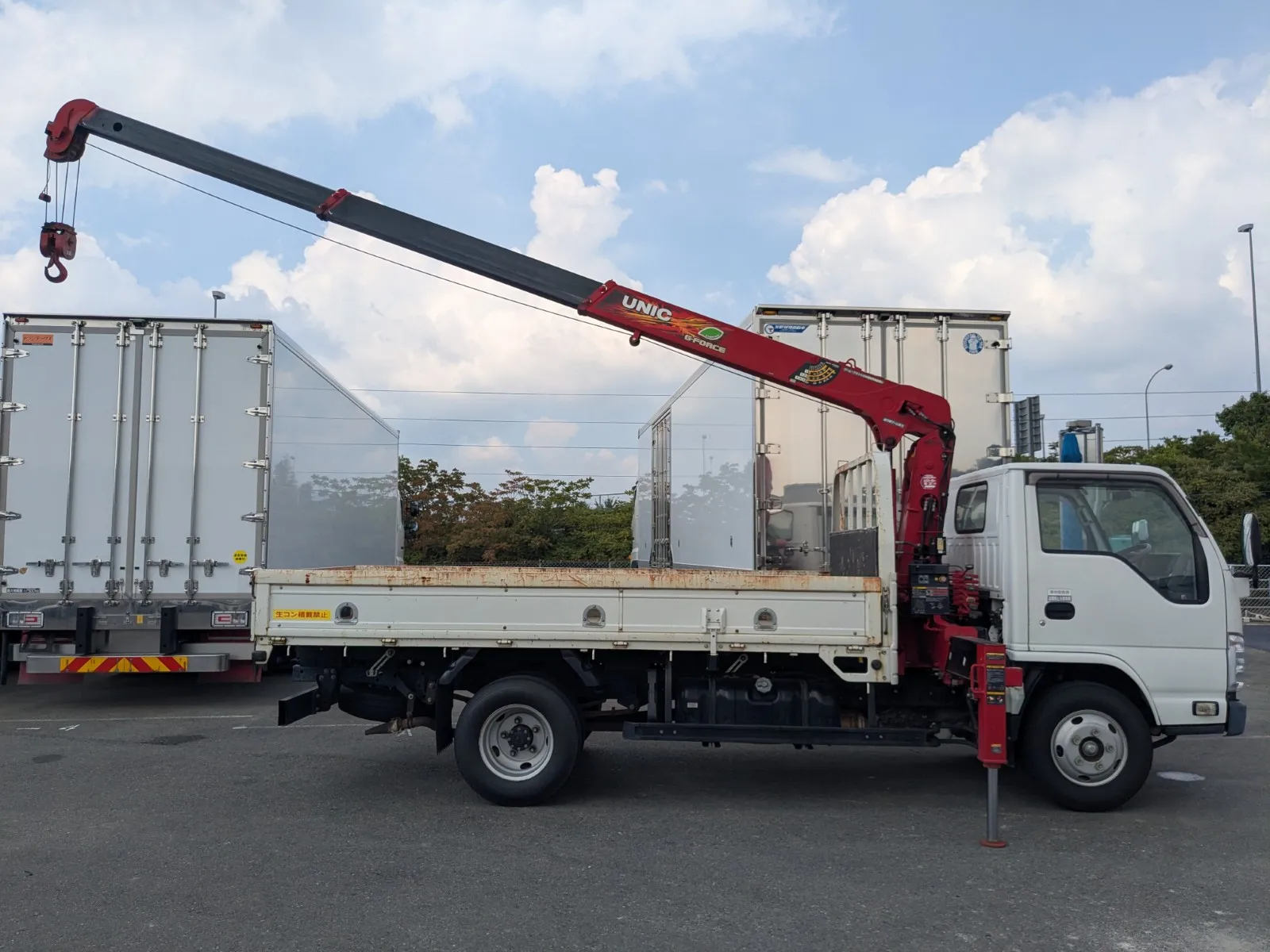 vehicle_image_20260805110618bitzG4wXdm.webp