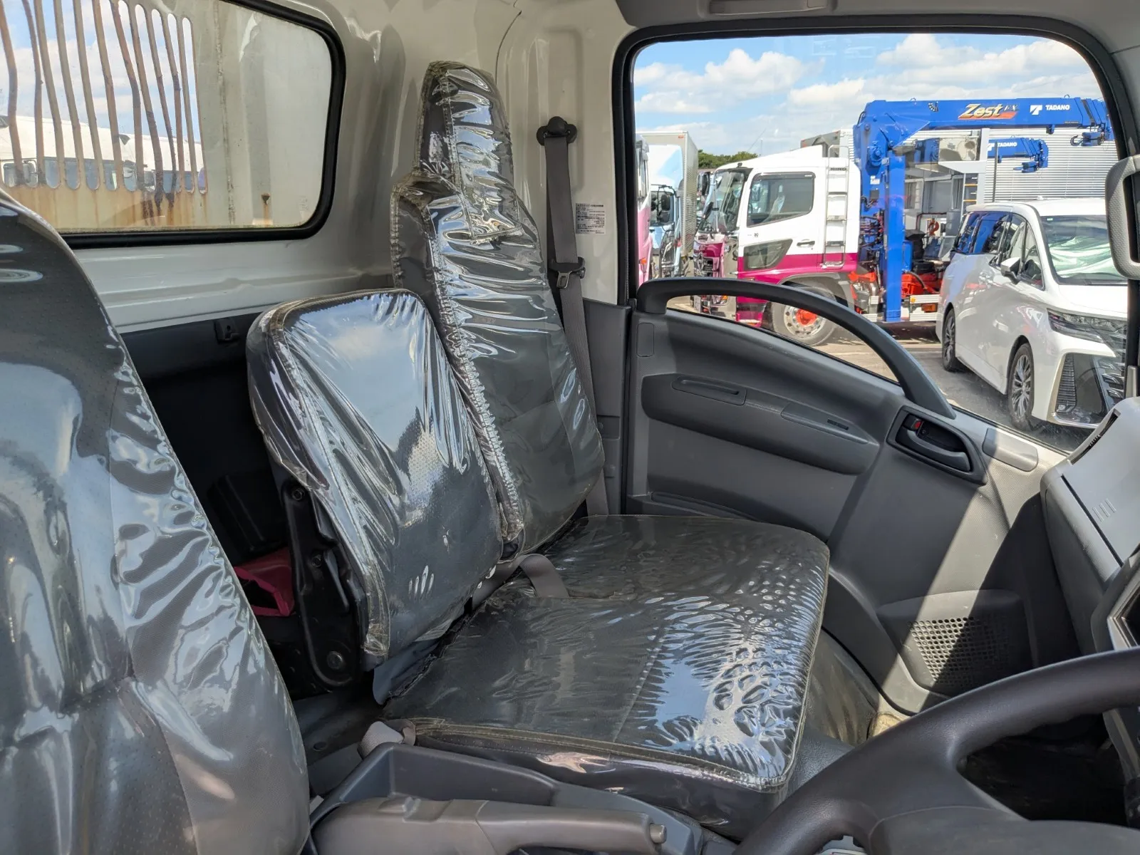 vehicle_image_20260731100801eT11KjTr7C.webp