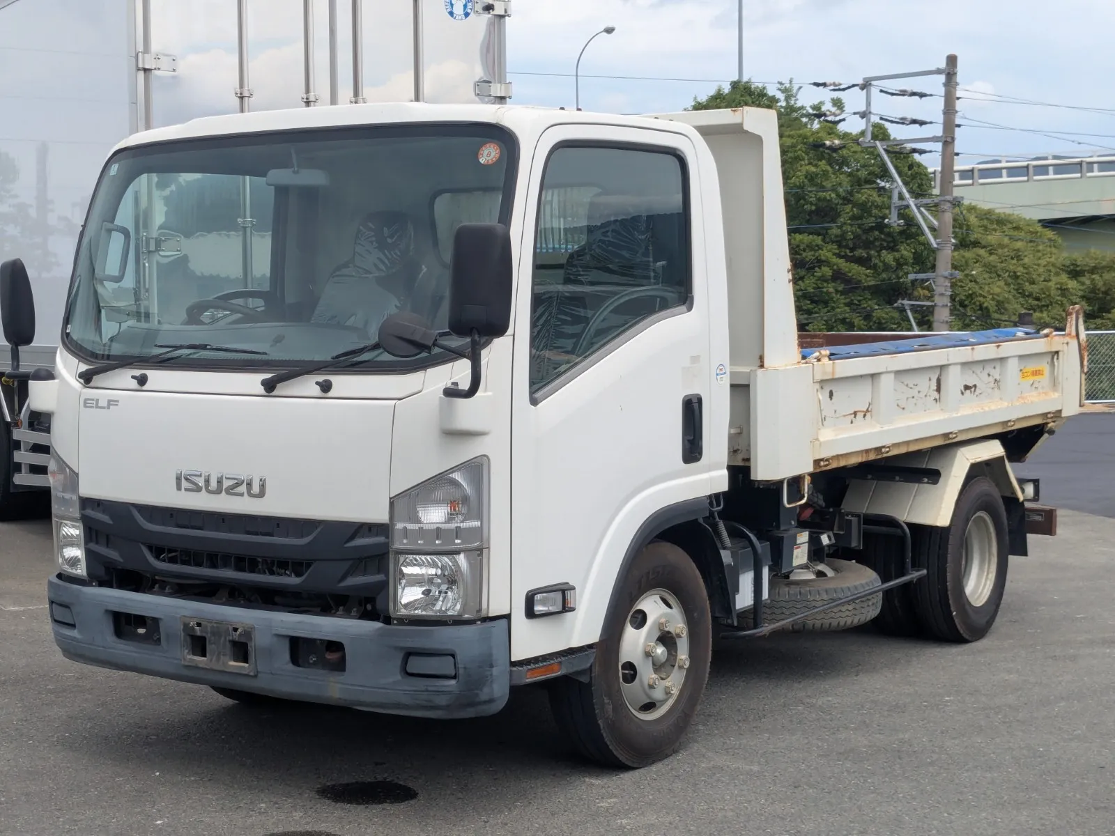 vehicle_image_20260803103531LvBjKq7St4.webp