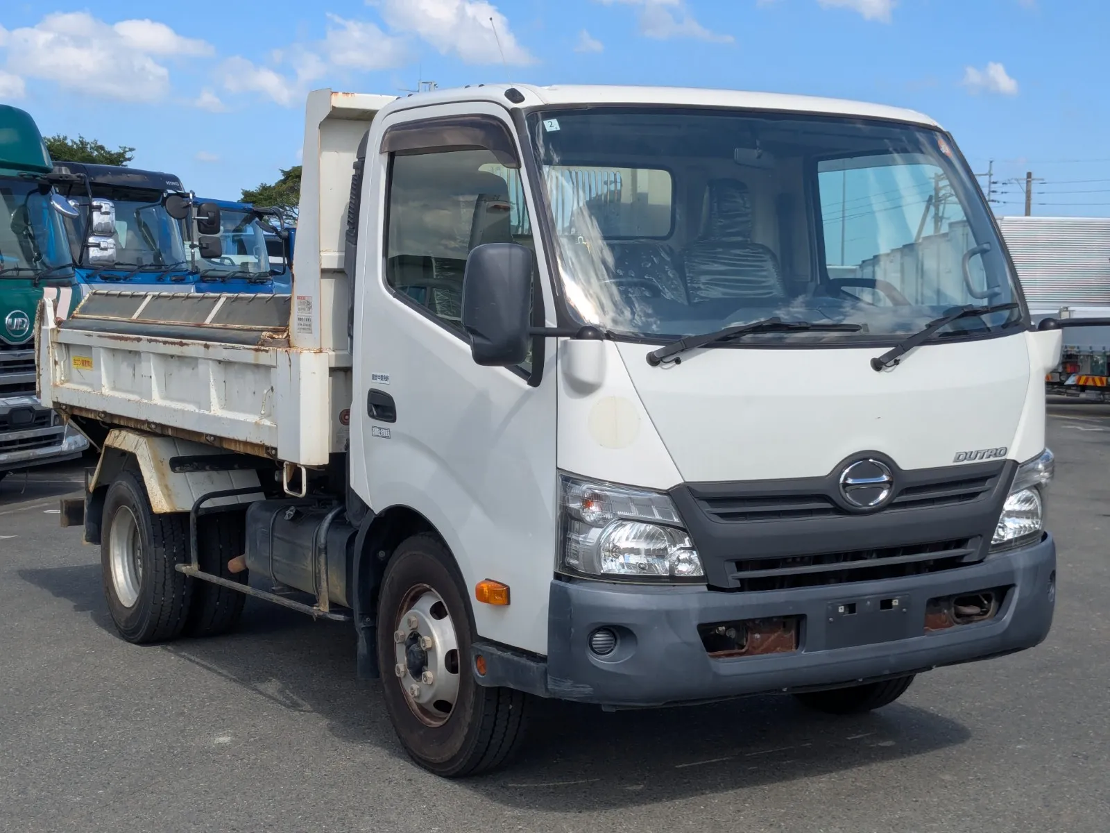 vehicle_image_20260810114230QZkr5LYNRp.webp