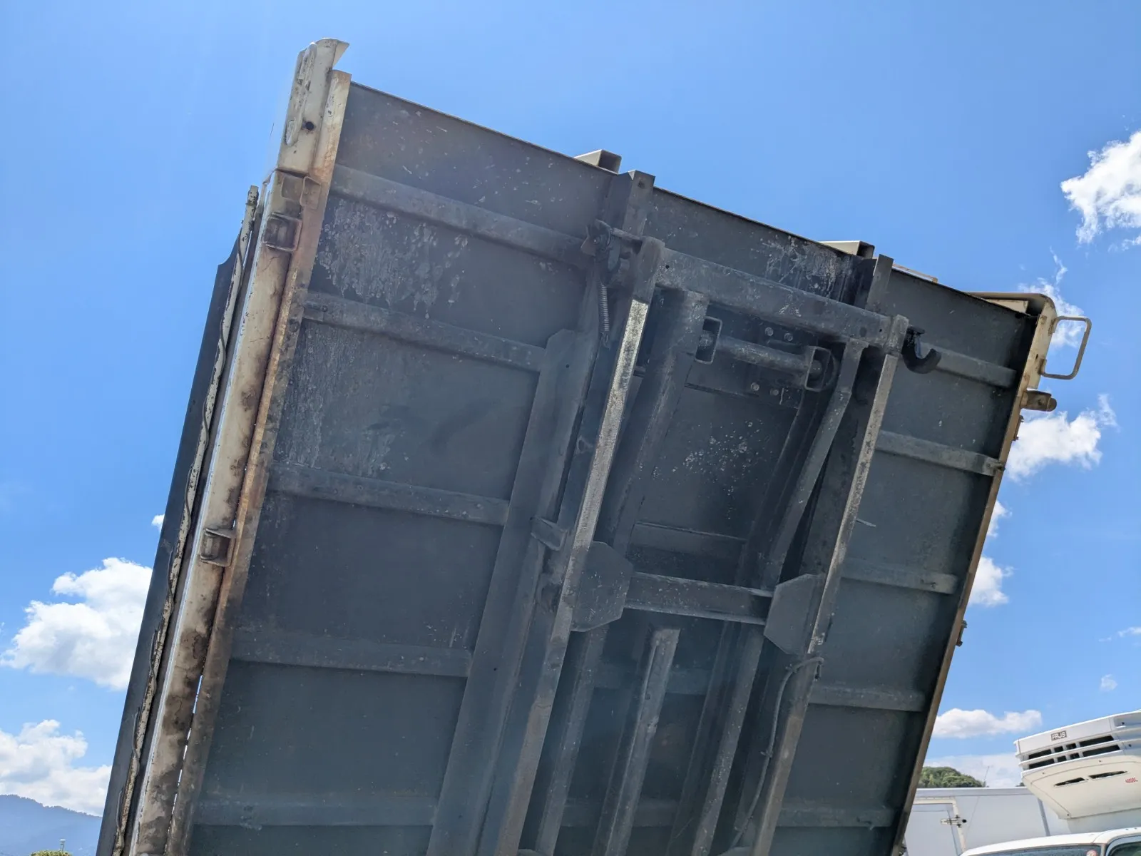 vehicle_image_20260810114238qHoqmzaISq.webp