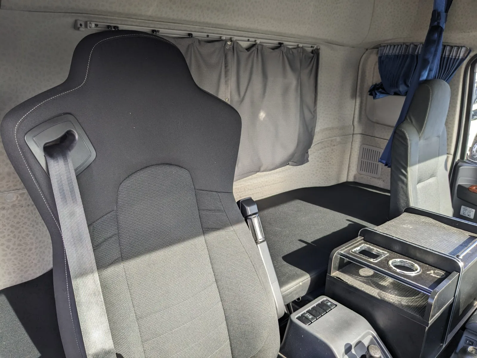 vehicle_image_20260810103651XwQydzq4eq.webp
