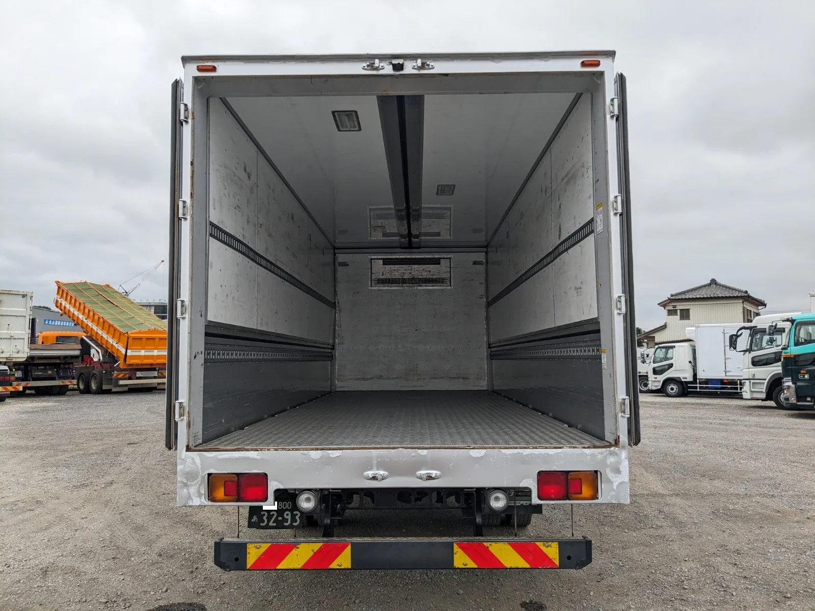 vehicle_image_202608041400476UnfoO7qJD.webp